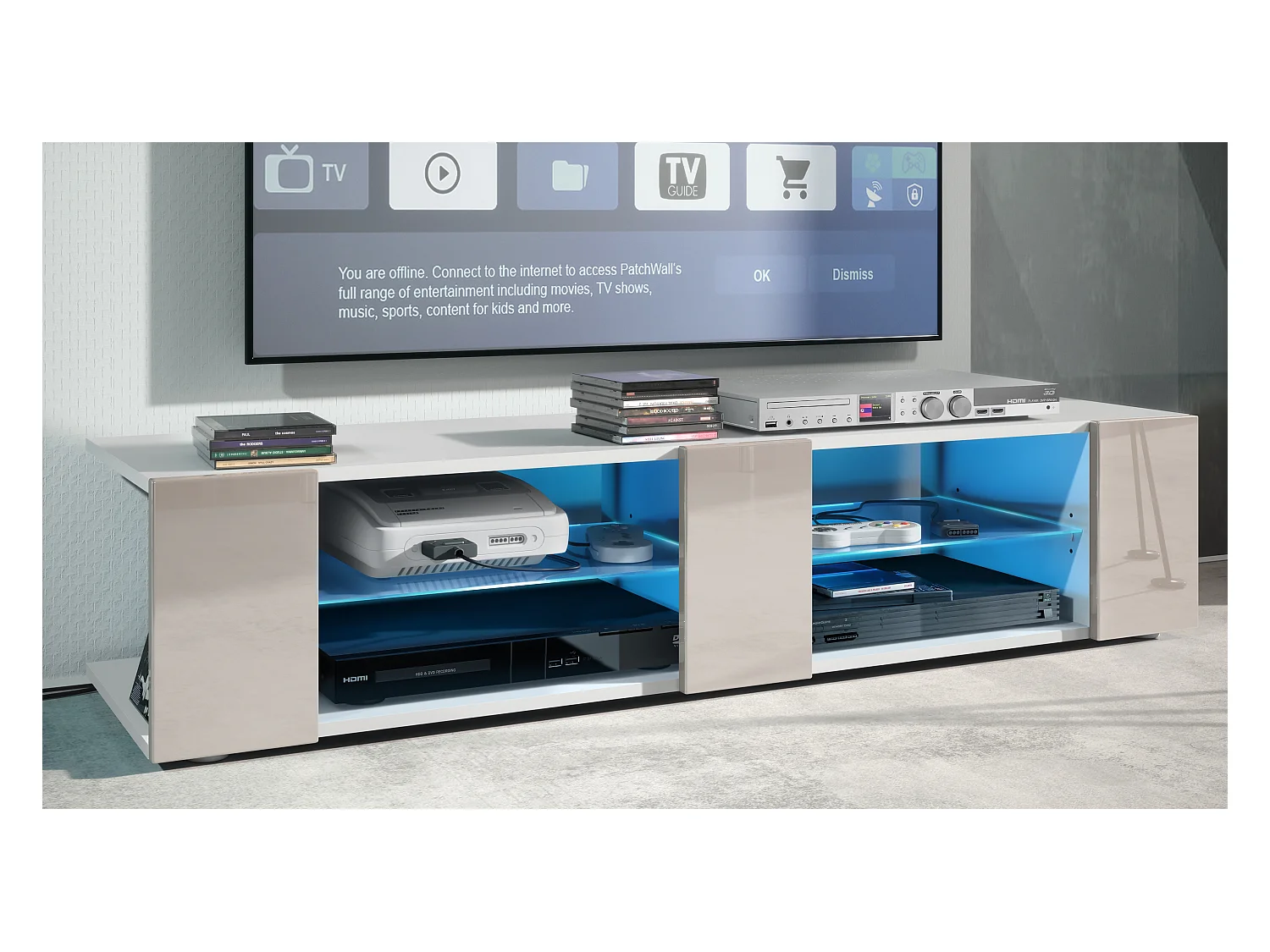 Buffet bas Movie V2, Meuble TV avec 6 compartiments ouverts et placages décoratifs, Blanc mat/Gris sable brillant, éclairage LED bleu inclus (134x29x39 cm)