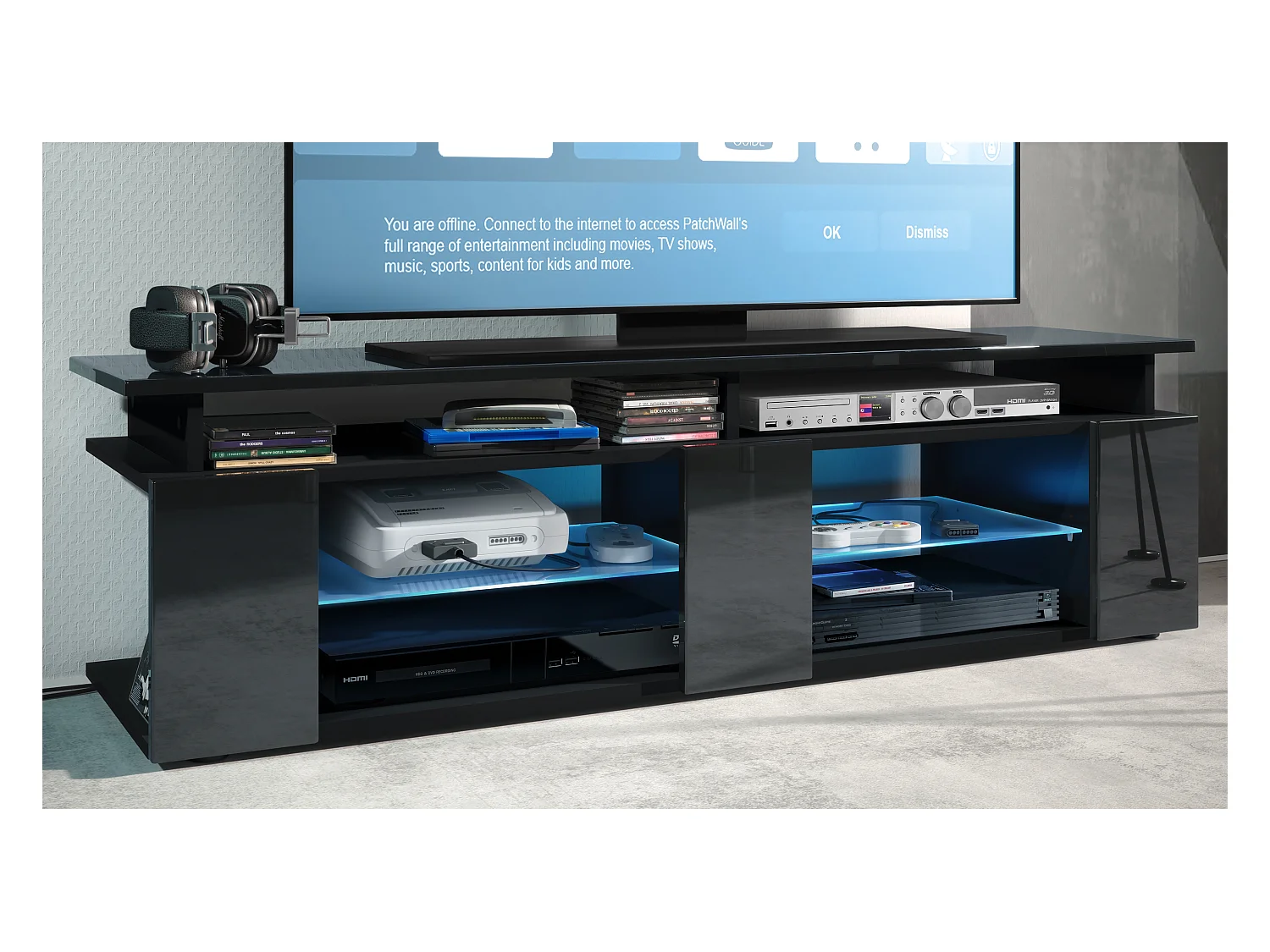 TV Board Movie V2 Game On Lowboard 138,5 x 39 x 39 cm éclairage LED inclus Bleu, caisson en noir mat, façades en noir haute brillance