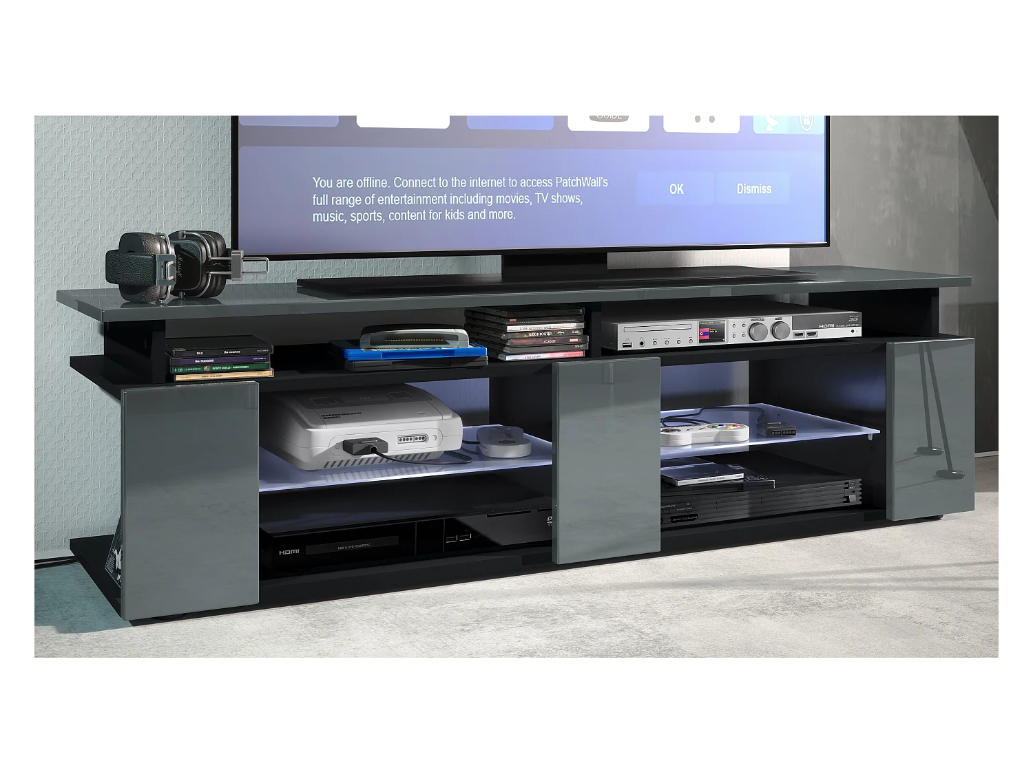 TV Board Movie V2 Game On Lowboard 138,5 x 39 x 39 cm éclairage LED inclus Blanc, caisson en noir mat, façades en gris haute brillance