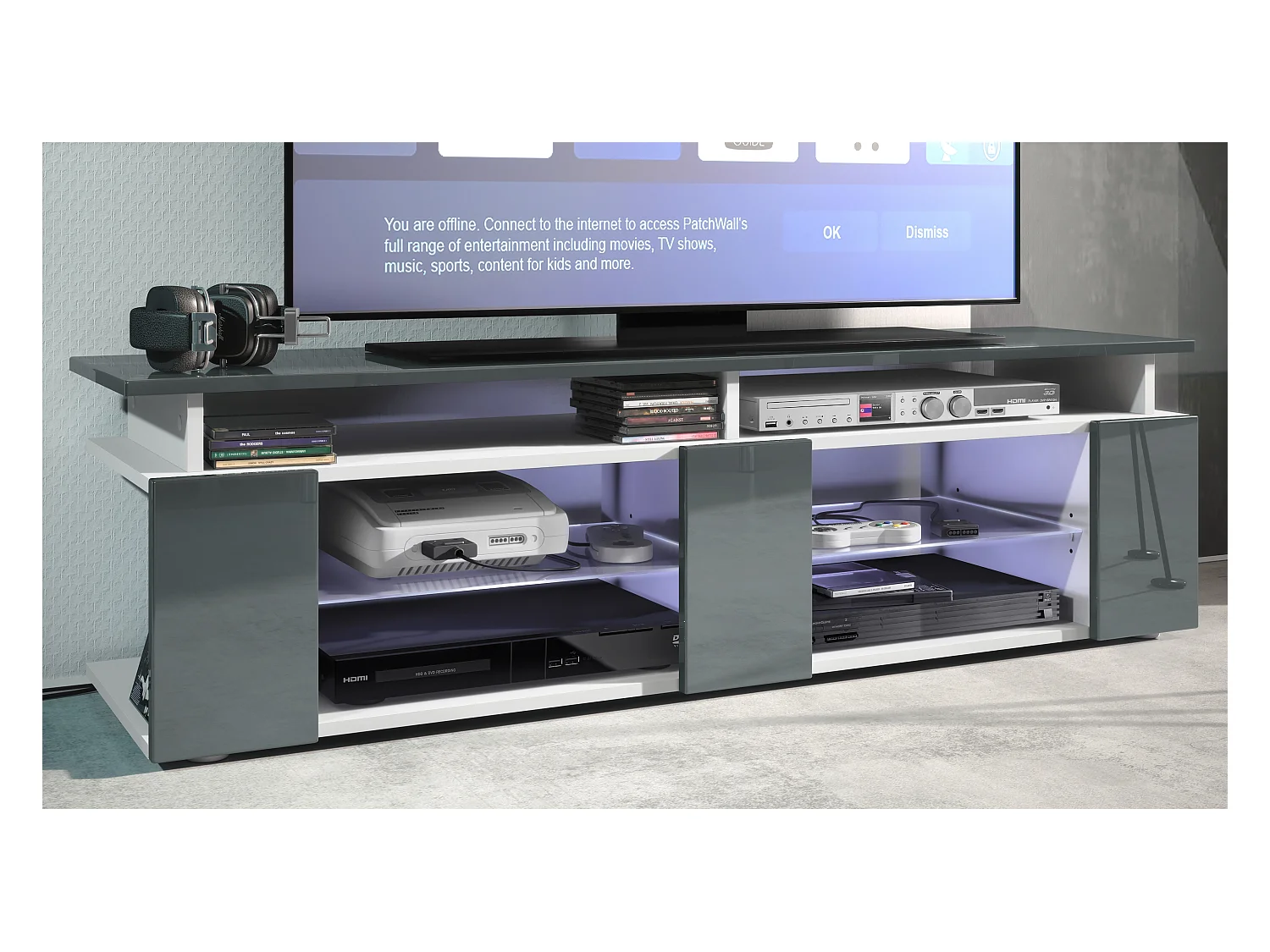 TV Board Movie V2 Game On Lowboard 138,5 x 39 x 39 cm éclairage LED inclus Blanc, caisson en blanc mat, façades en gris haute brillance