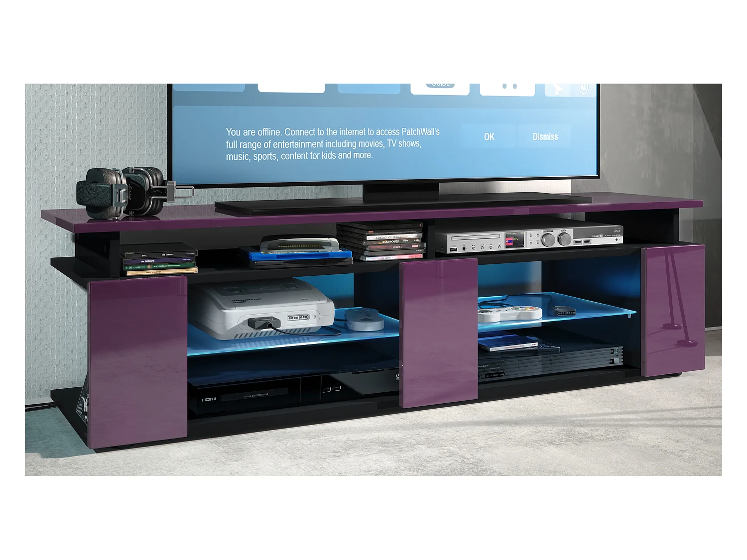 TV Board Movie V2 Game On Lowboard 138,5 x 39 x 39 cm éclairage LED inclus Bleu, caisson en noir mat, façades en mûre haute brillance