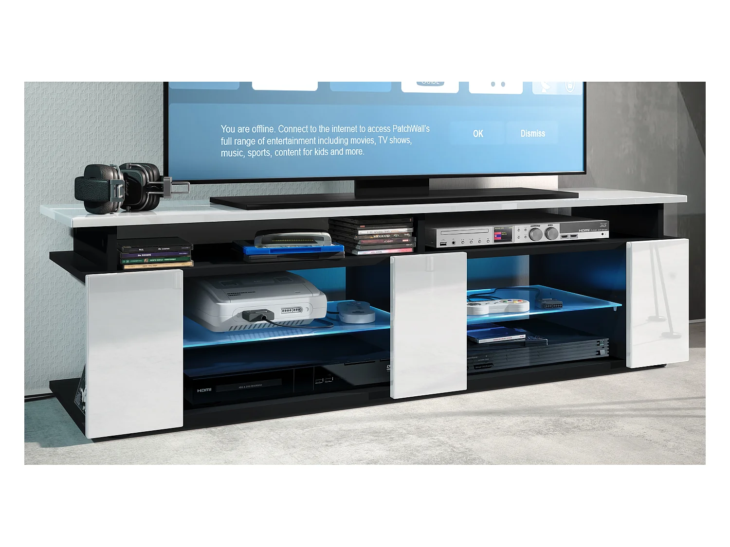 TV Board Movie V2 Game On Lowboard 138,5 x 39 x 39 cm éclairage LED inclus Bleu, caisson en noir mat, façades en blanc haute brillance