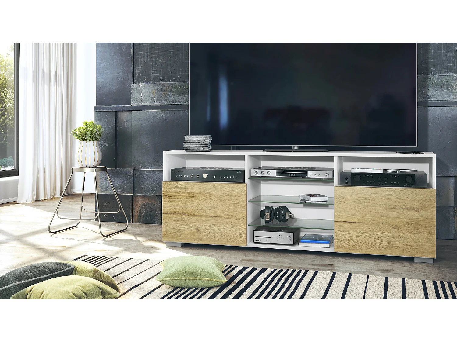 Meuble TV Granada, Lowboard avec 2 portes et 6 compartiments ouverts, corps blanc mat, façades en chêne nature (146 x 54 x 35 cm)