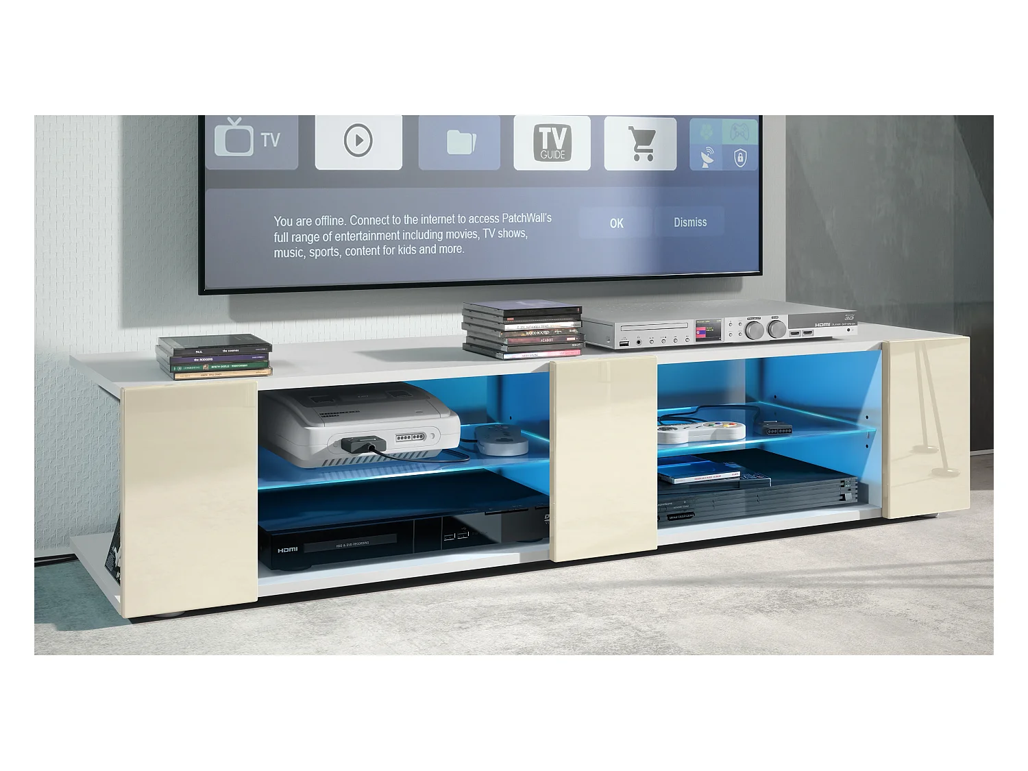 Buffet bas Movie V2, Meuble TV avec 6 compartiments ouverts et placages décoratifs, Blanc mat/Crème brillant, éclairage LED bleu inclus (134 x 29 x 39 cm)