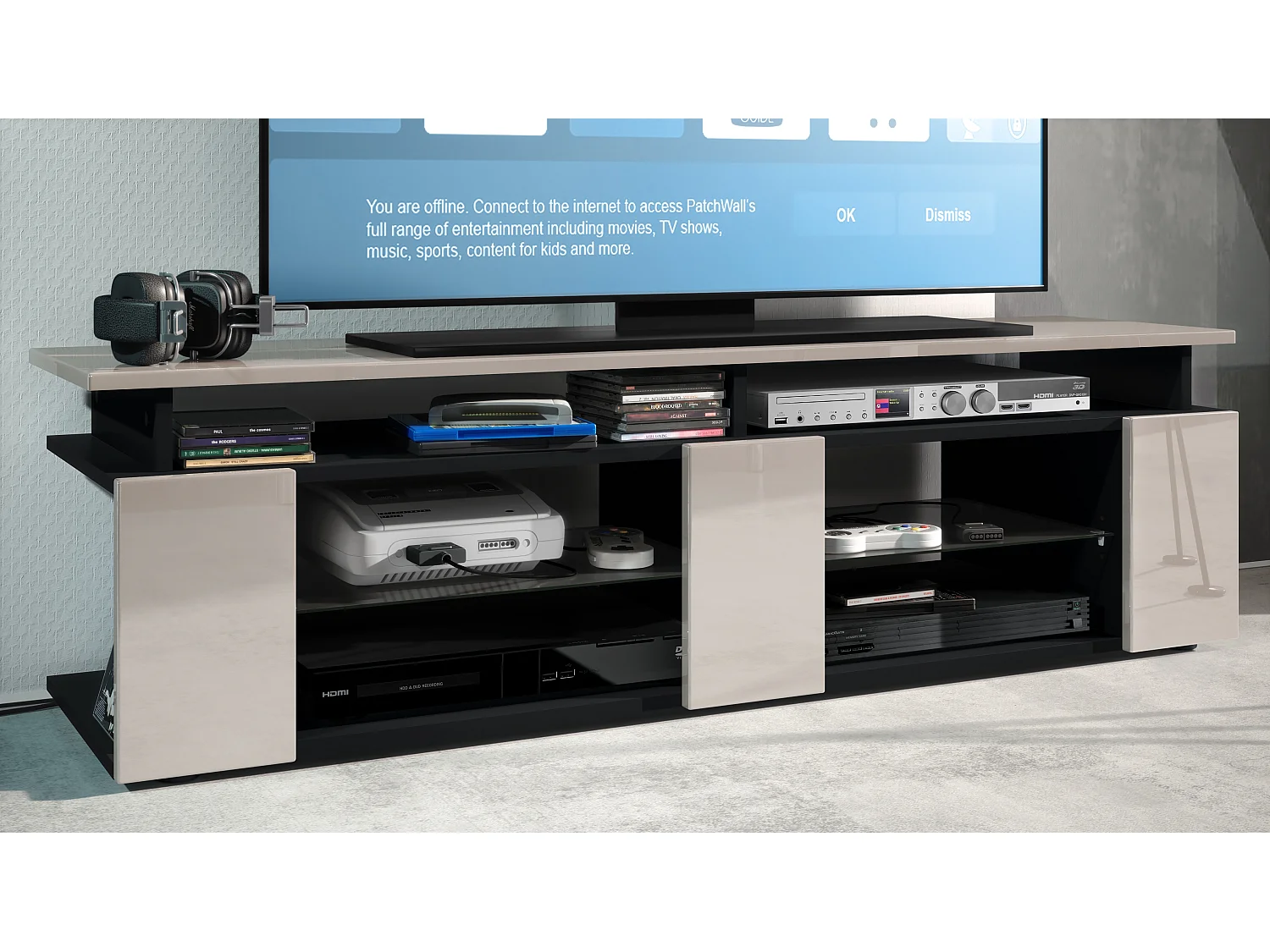 TV Board Movie V2 Game On Lowboard 139 x 39 x 39 cm , struttura in nero opaco, frontali in grigio sabbia lucido