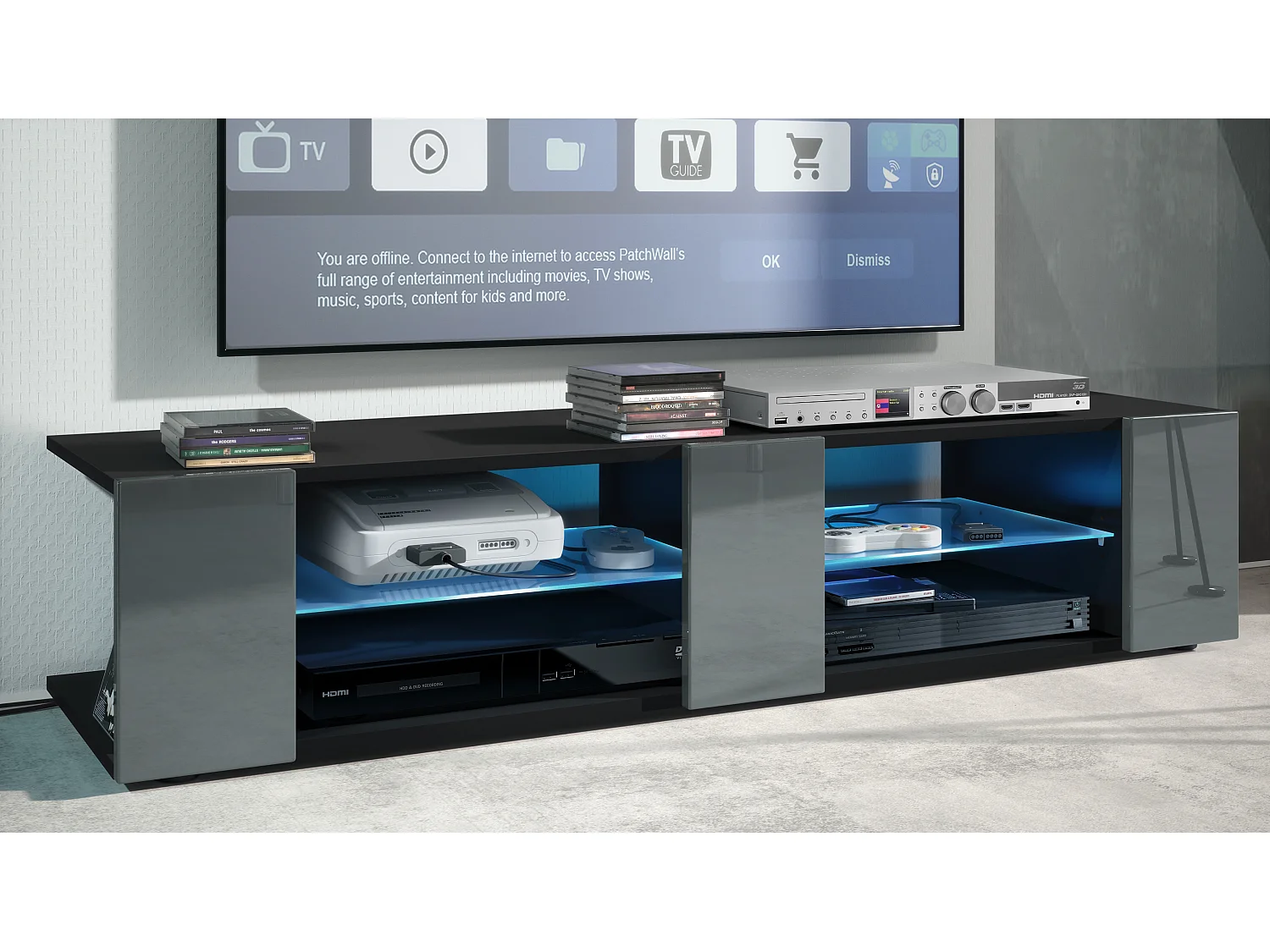Buffet bas Movie V2, Meuble TV avec 6 compartiments ouverts et placages décoratifs, Noir mat/Gris brillant, éclairage LED bleu inclus (134 x 29 x 39 cm)