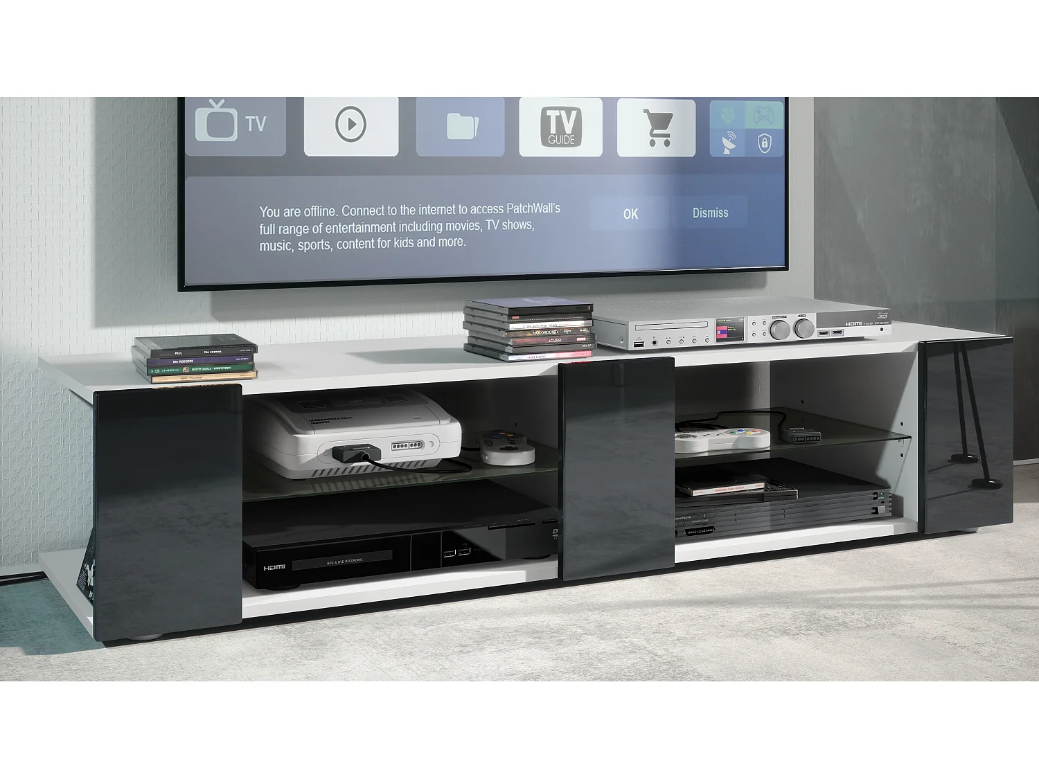 Buffet bas Movie V2, Meuble TV avec 6 compartiments ouverts et placages décoratifs, Blanc mat/Noir haute brillance (134 x 29 x 39 cm)