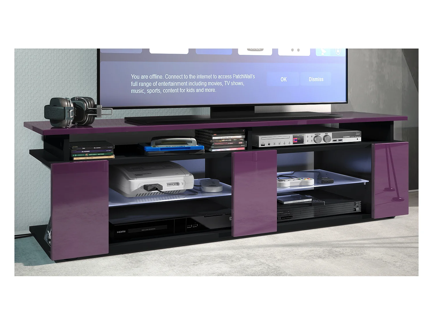 TV Board Movie V2 Game On Lowboard 138,5 x 39 x 39 cm éclairage LED inclus Blanc, caisson en noir mat, façades en mûre haute brillance