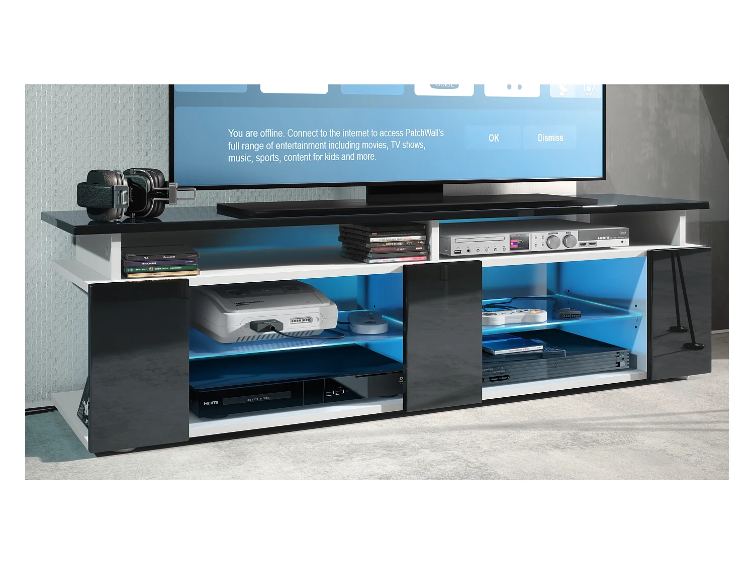 TV Board Movie V2 Game On Lowboard 138,5 x 39 x 39 cm , caisson en blanc mat, façades en noir haute brillance