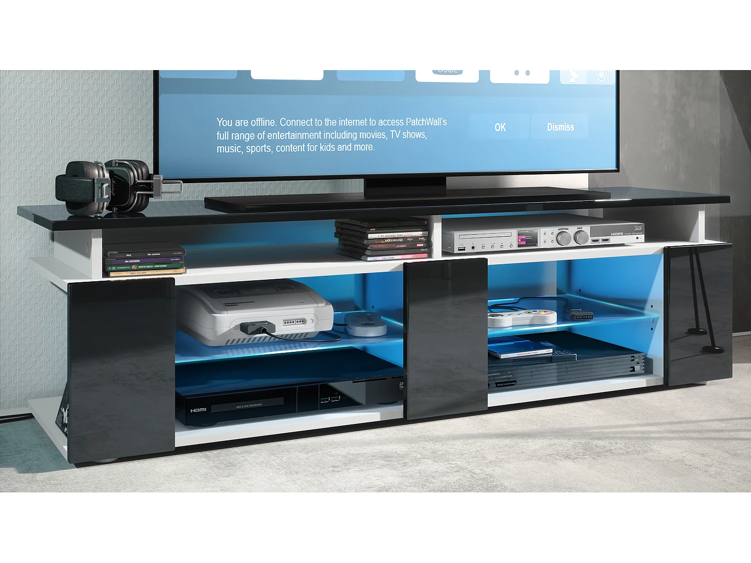 TV Board Movie V2 Game On Lowboard 138,5 x 39 x 39 cm , caisson en blanc mat, façades en noir haute brillance