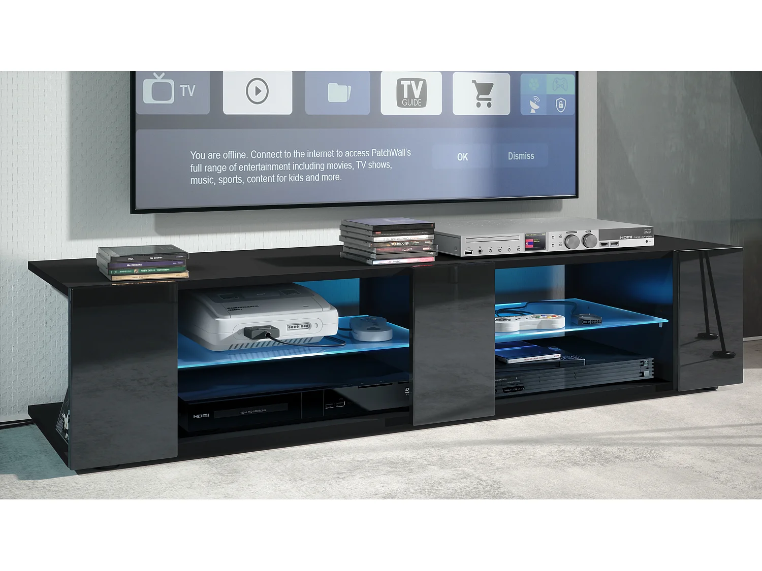 Buffet bas Movie V2, Meuble TV avec 6 compartiments ouverts et placages décoratifs, Noir mat/Noir brillant, éclairage LED bleu inclus (134 x 29 x 39 cm)