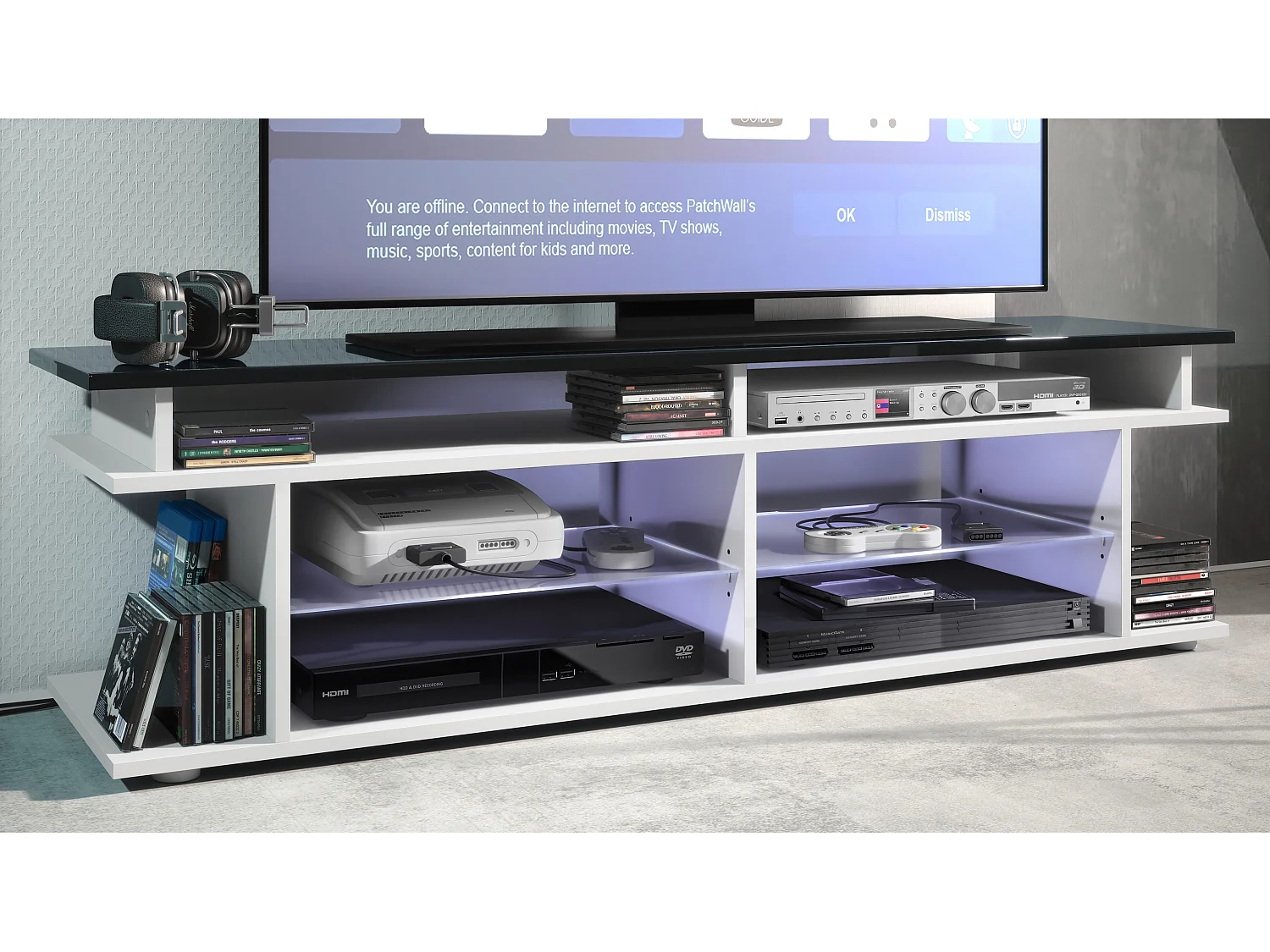 TV Board Movie V3 Game On 138,5 x 39 x 37,5 cm éclairage LED inclus Bleu, caisson en blanc mat, élément supérieur en noir haute brillance