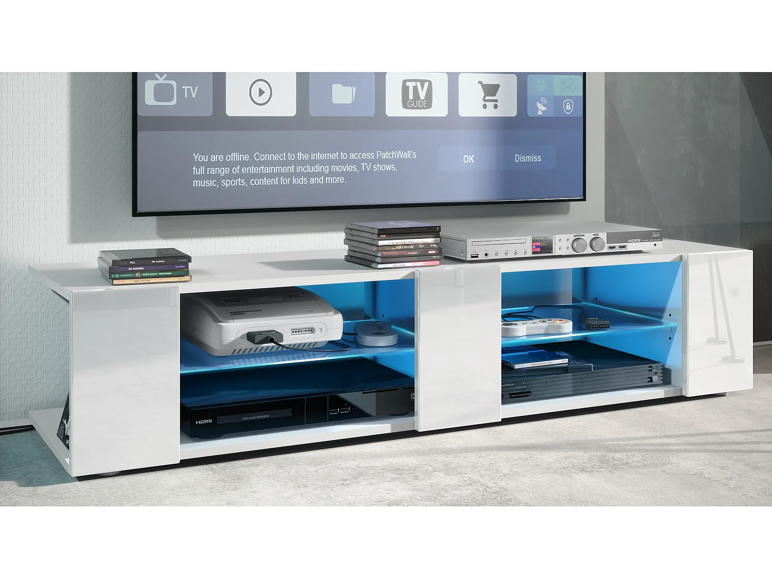 Buffet bas Movie V2, Meuble TV avec 6 compartiments ouverts et placages décoratifs, Blanc mat/Blanc brillant, éclairage LED bleu inclus (134 x 29 x 39 cm)