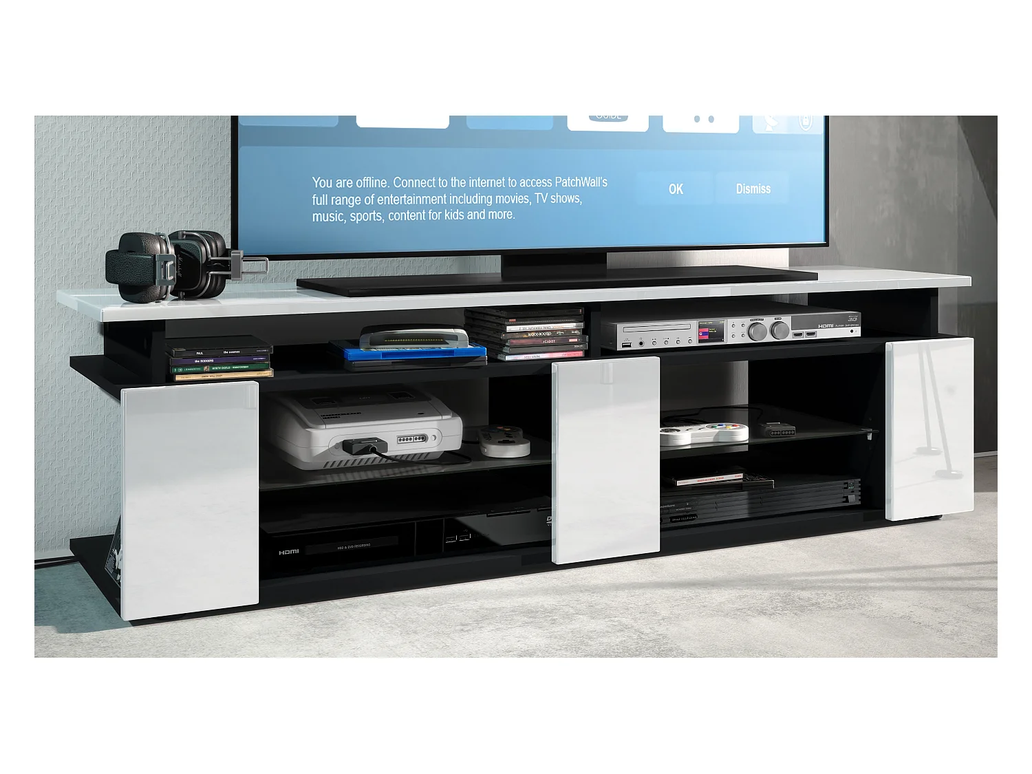 TV Board Movie V2 Game On Lowboard 138,5 x 39 x 39 cm , caisson en noir mat, façades en blanc haute brillance