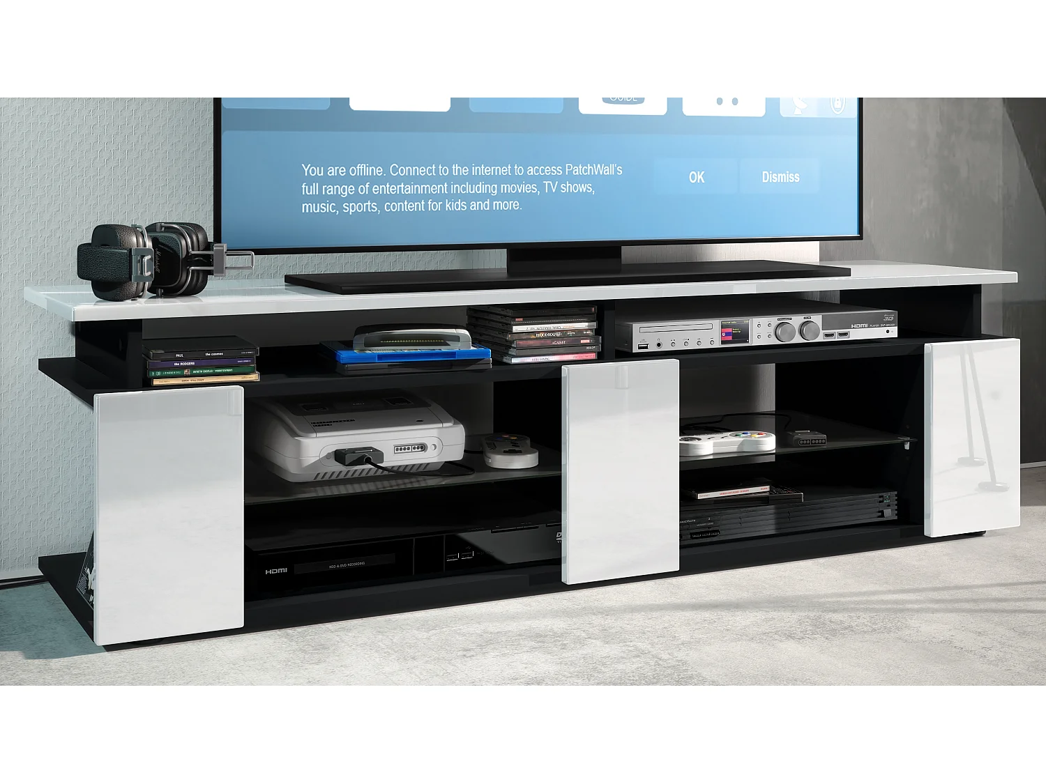 TV Board Movie V2 Game On Lowboard 138,5 x 39 x 39 cm , caisson en noir mat, façades en blanc haute brillance