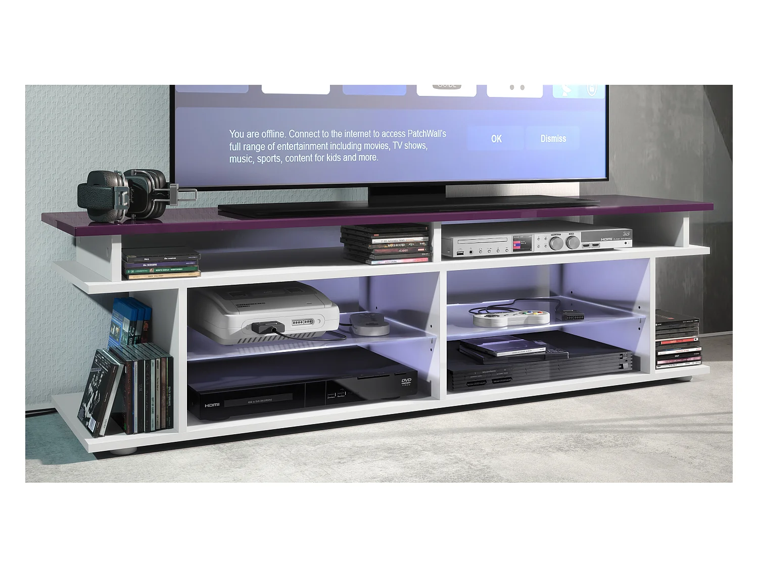 TV Board Movie V3 Game On 138,5 x 39 x 37,5 cm éclairage LED inclus Bleu, caisson en blanc mat, élément supérieur en mûre haute brillance