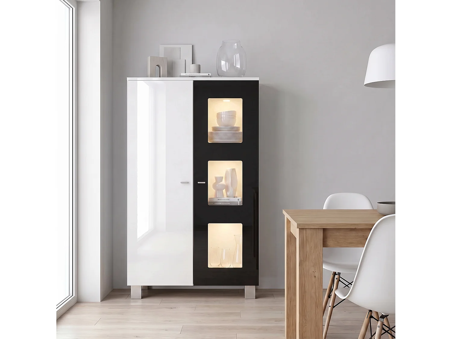 Vitrine de salon Denjo, Vitrine sur pied avec 2 portes et 3 vitres, Blanc mat/Blanc brillant/Noir haute brillance, éclairage LED inclus (71 x 129 x 35 cm)