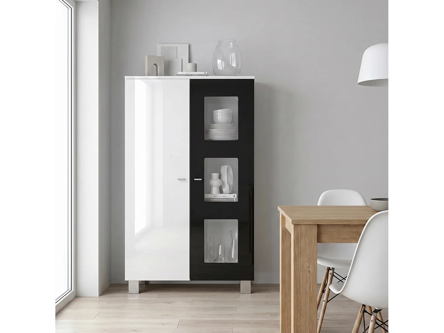 Vladon Vitrina Denjo, Cristalera con 2 Puertas y 3 Estantes de cristal, Blanco mate/Blanco de alto brillo/Negro de alto brillo (71 x 129 x 35 cm)