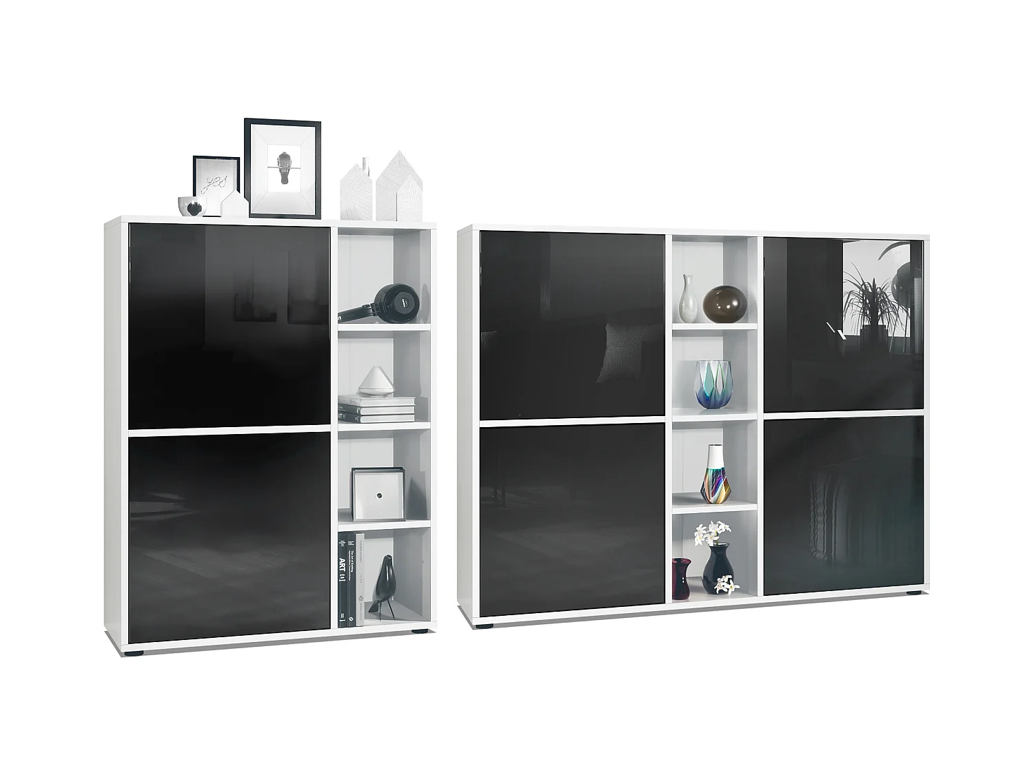 Ensemble pour salon Miami, composé de deux buffets hauts avec un total de 6 portes et 8 compartiments, corps en blanc mat, façades en noir haute brillance.