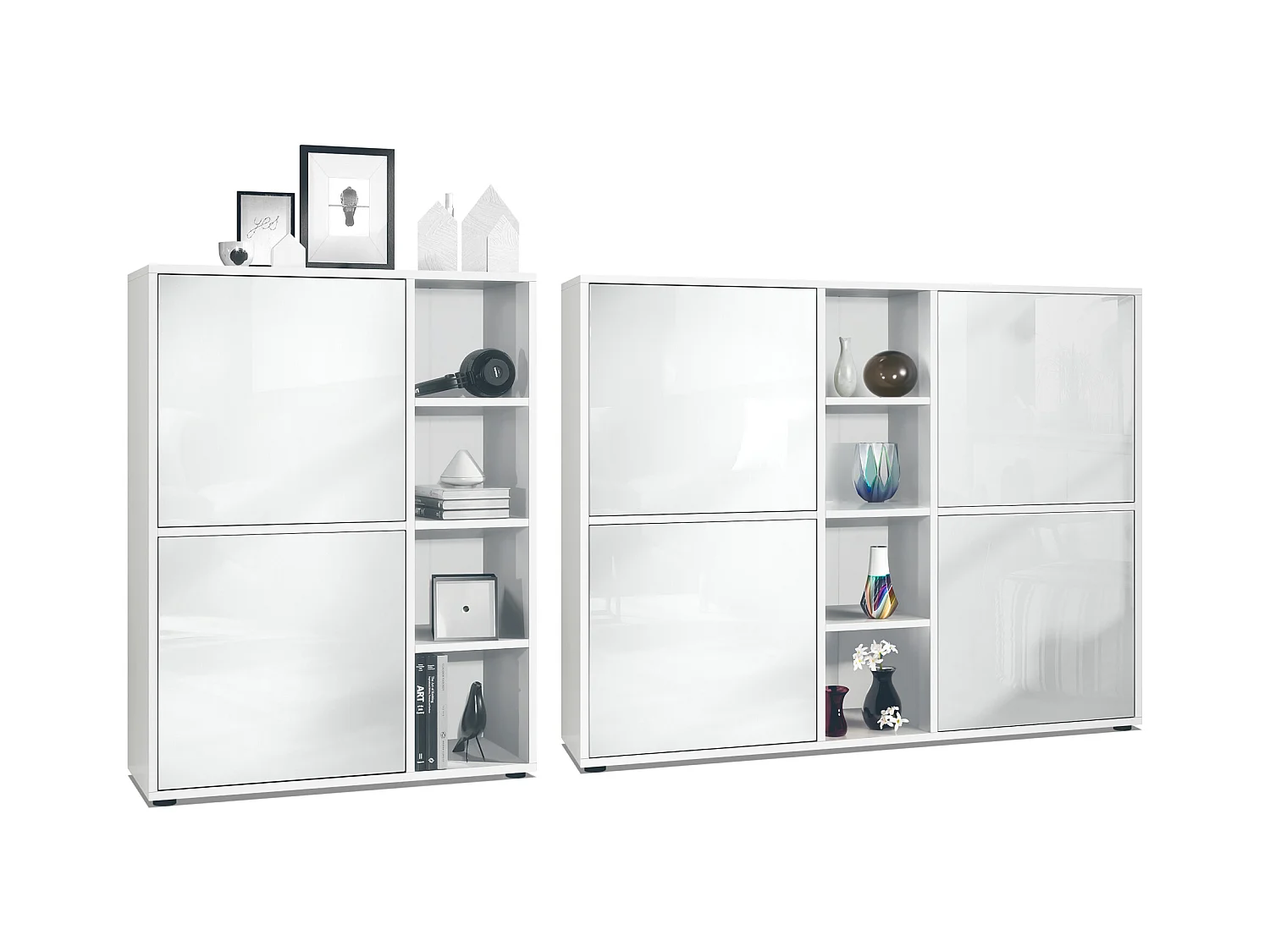 Ensemble pour salon Miami, composé de deux buffets hauts avec un total de 6 portes et 8 compartiments, corps en blanc mat, façades en blanc haute brillance.