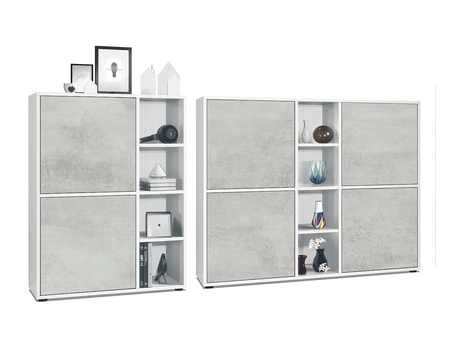 Ensemble pour salon Miami, composé de deux buffets hauts avec un total de 6 portes et 8 compartiments, corps en blanc mat, façades en aspect béton oxyde.