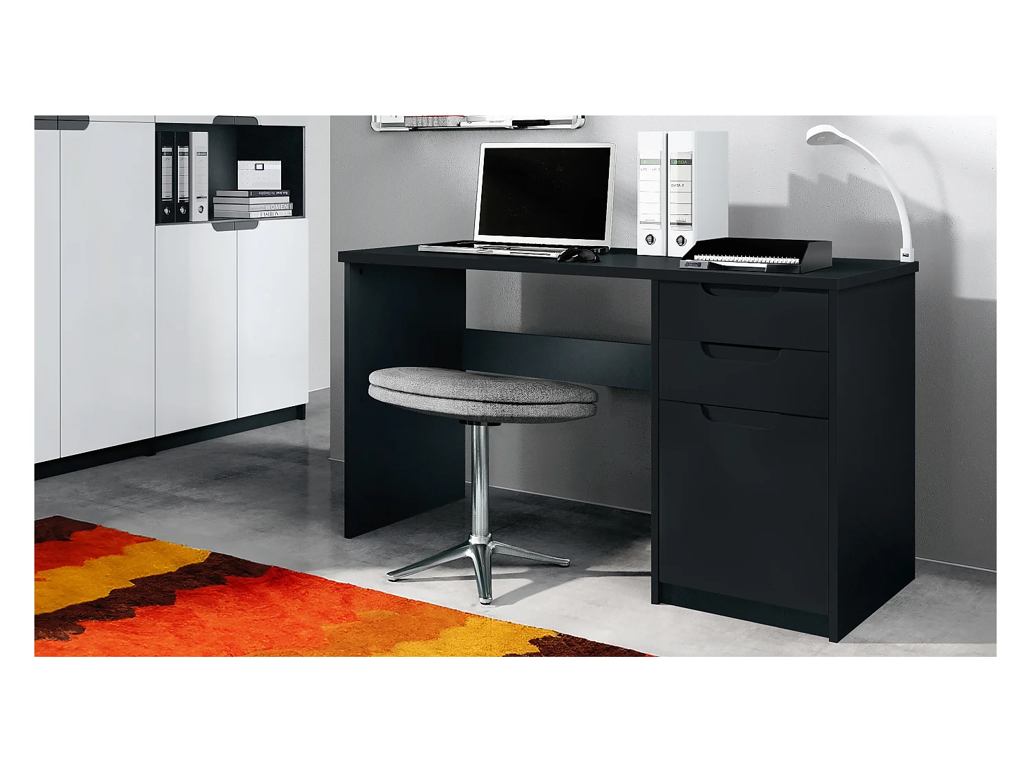 Bureau Logan, Petit bureau avec 2 tiroirs et d’une porte, noir mat/noir mat (129 x 76 x 60 cm)