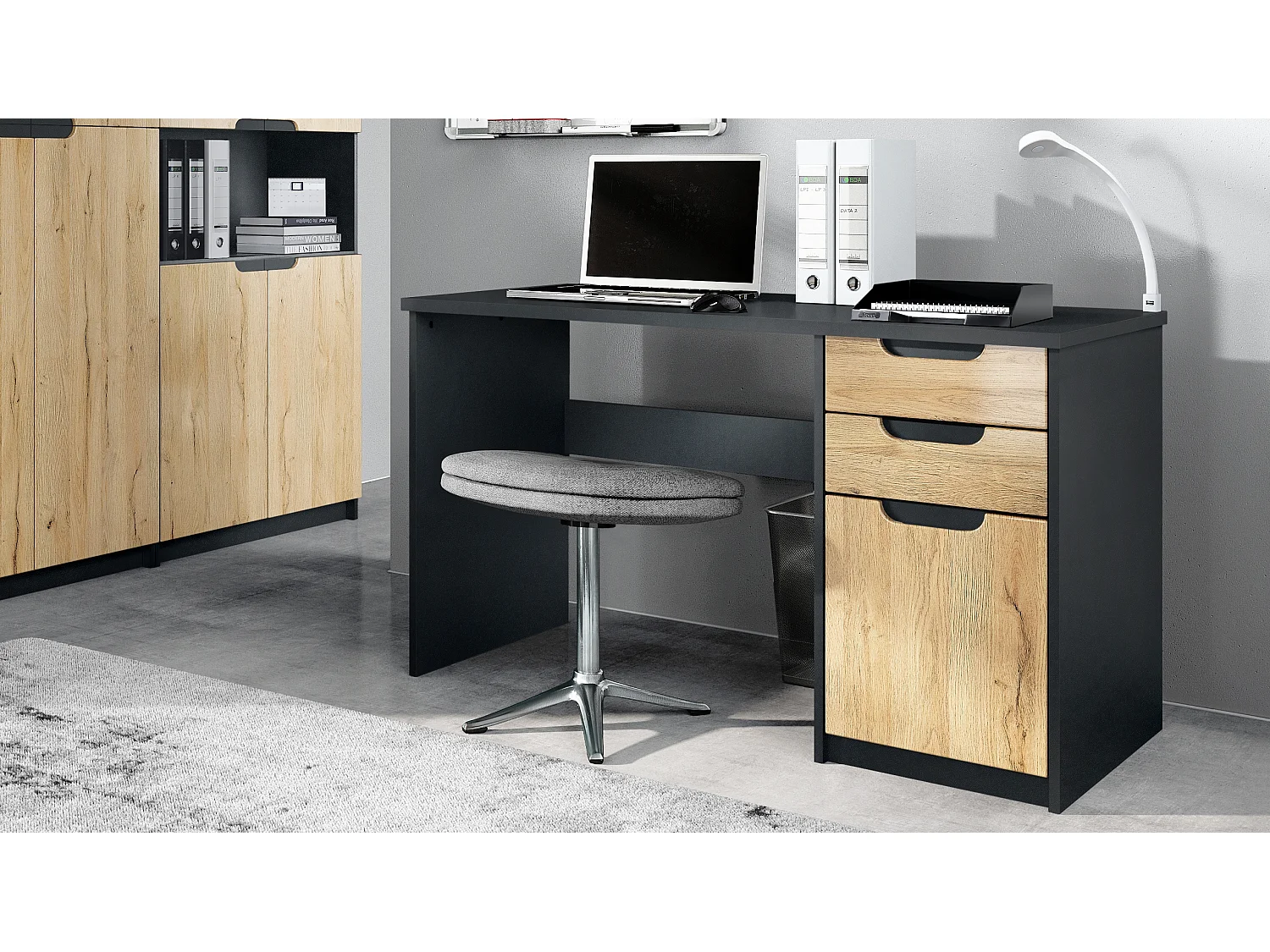 Logan Desk, scrivania per ufficio con 2 cassetti e 1 anta, nero opaco/rovere naturale (129 x 76 x 60 cm)