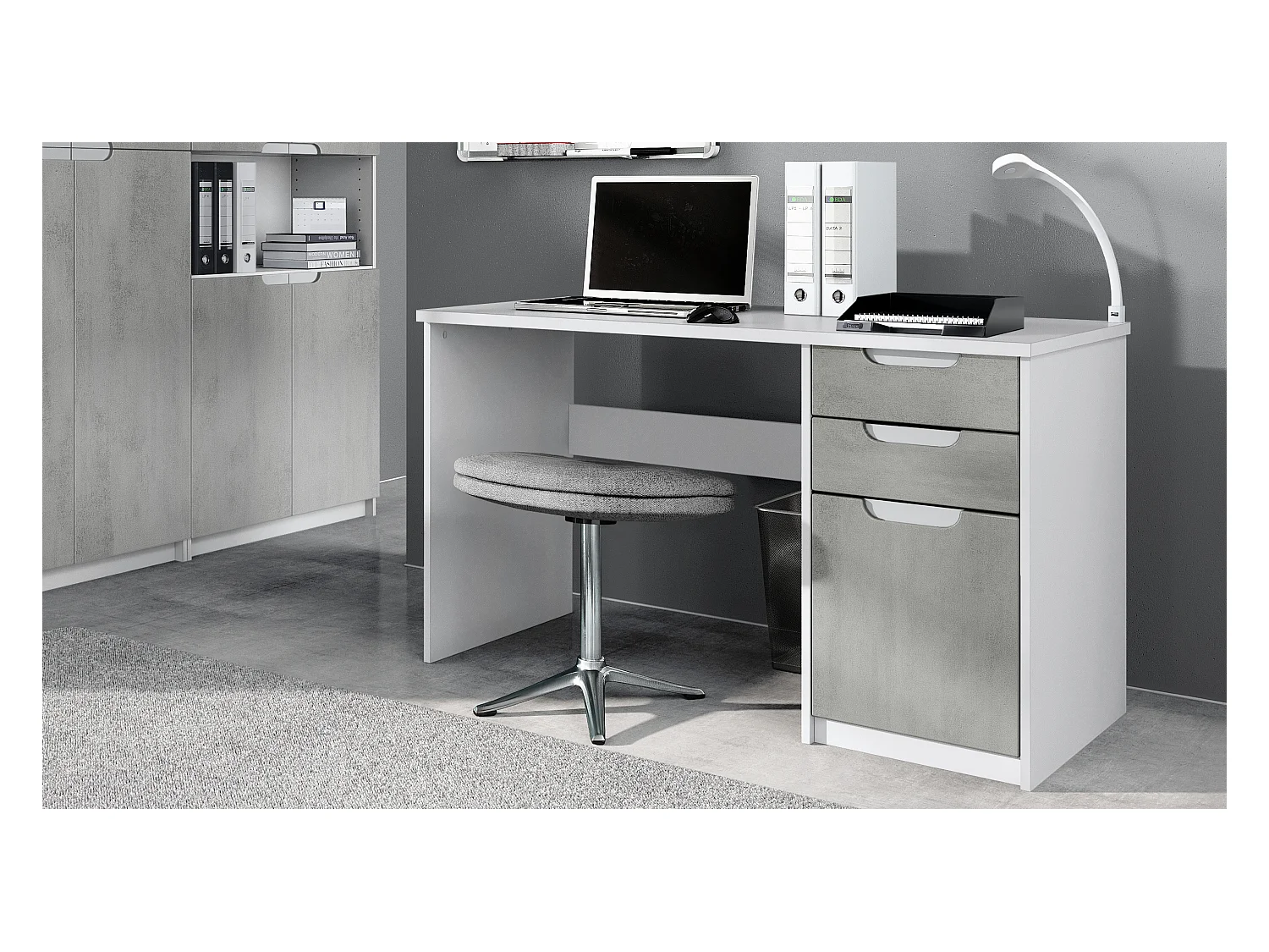 Bureau Logan, Petit bureau avec 2 tiroirs et d’une porte, blanc mat/aspect béton oxyde (129 x 76 x 60 cm)