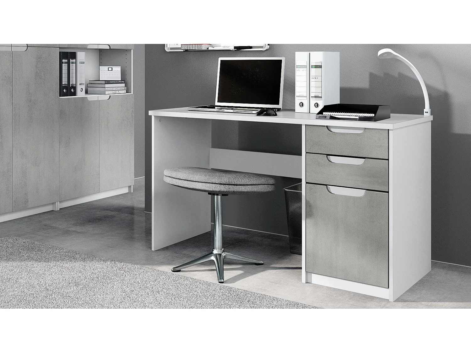 Logan Desk, scrivania per ufficio con 2 cassetti e 1 anta, bianco opaco/ottica cermento ossido (129 x 76 x 60 cm)