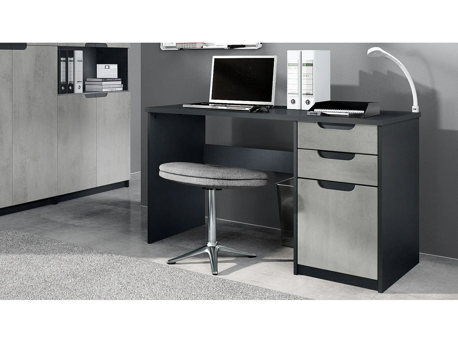 Logan Desk, scrivania per ufficio con 2 cassetti e 1 anta, nero opaco/ottica cermento ossido (129 x 76 x 60 cm)