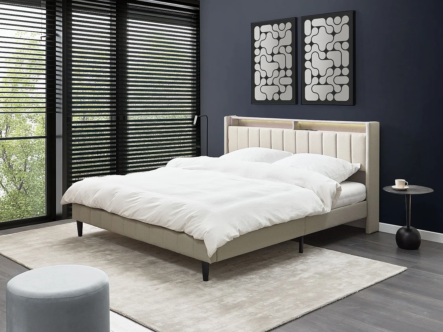 Lit avec LED Tissu BEAULIEU 180 x 200 cm avec rangement avec port USB Beige