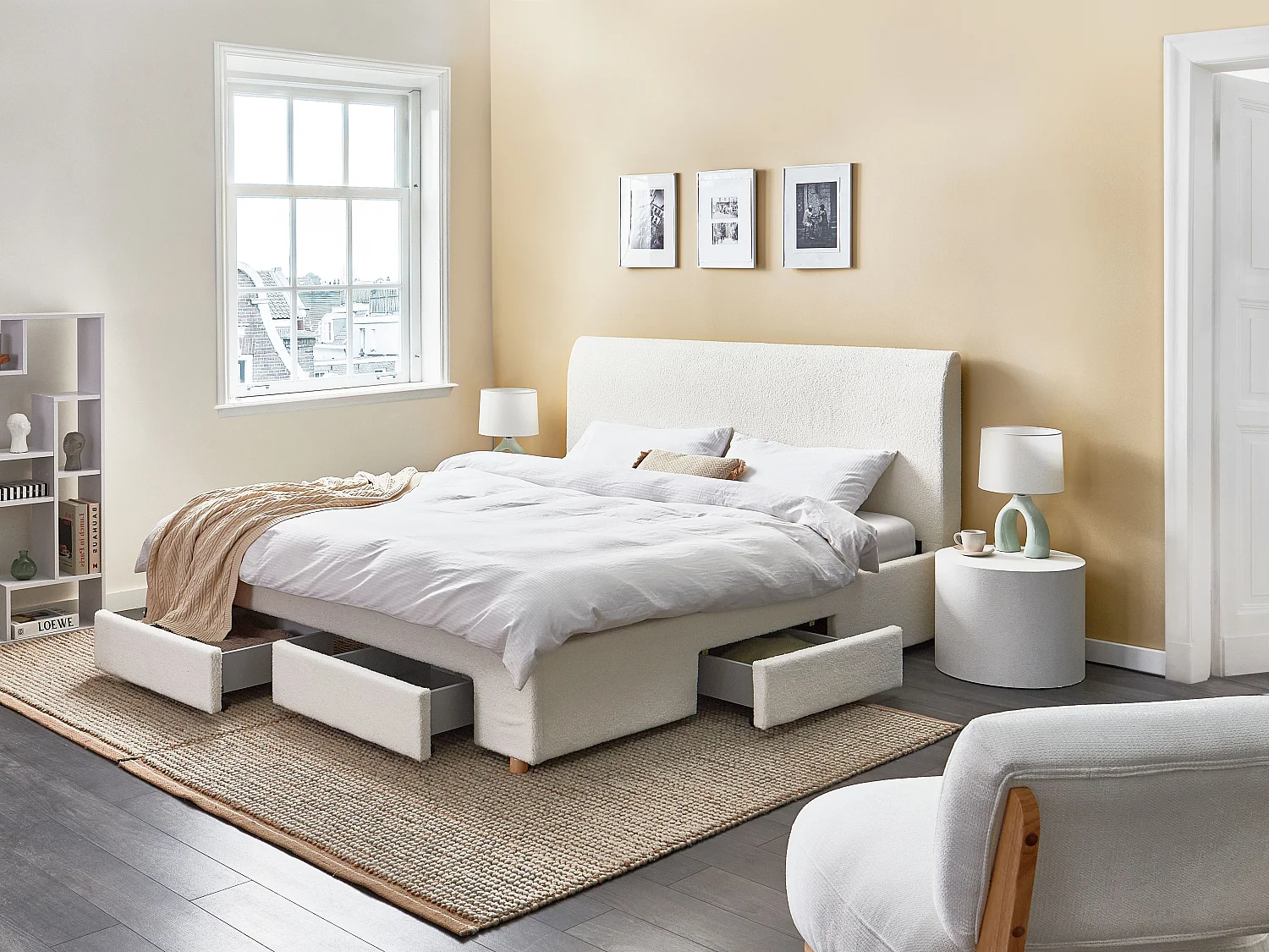 Lit avec tiroirs de rangement Bouclé SOUTRIN 180 x 200 cm Blanc cassé