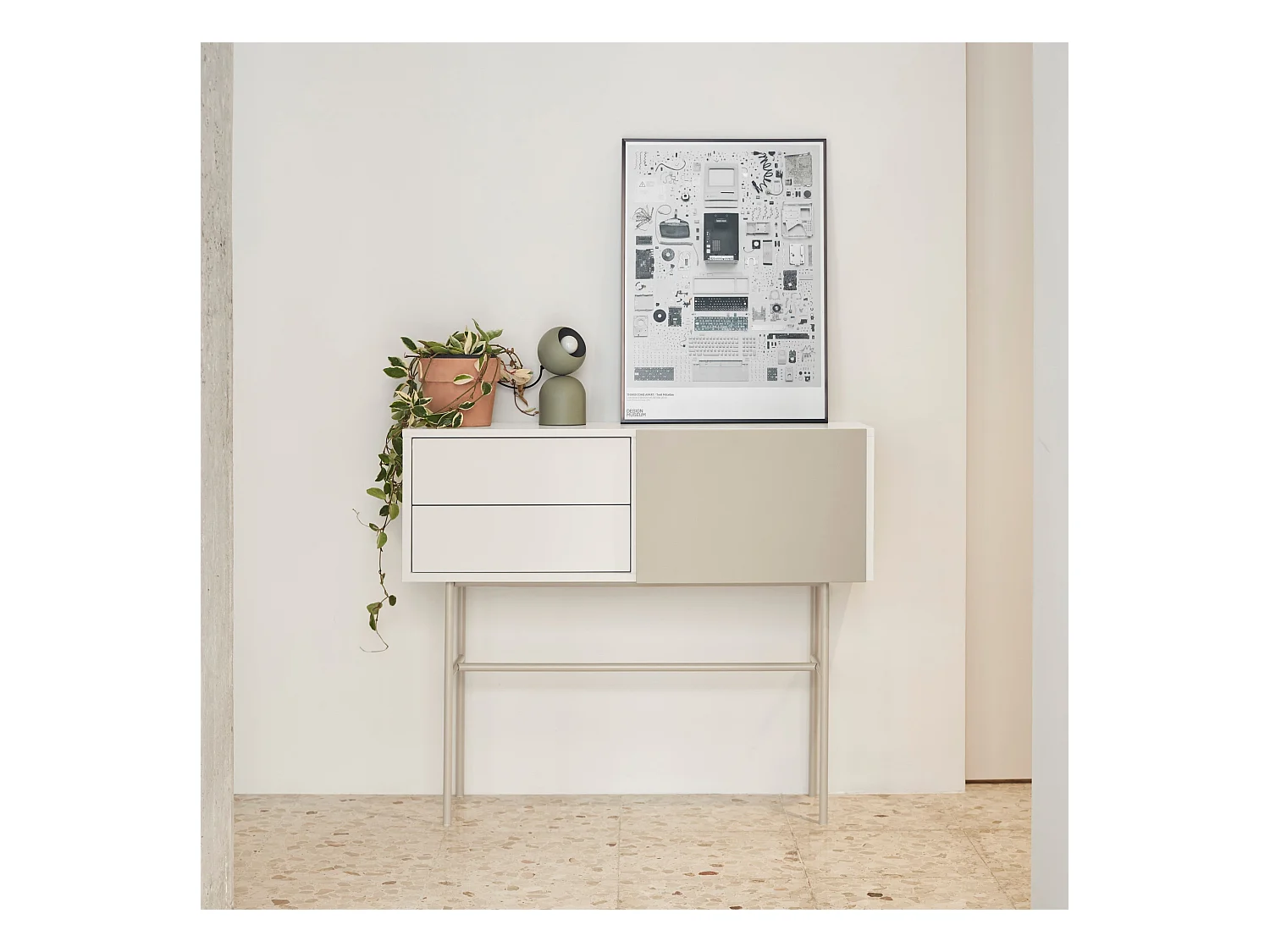 Konsole mit 2 Schubladen und Schiebetür, cremefarben lackiert, 110 x 90 cm