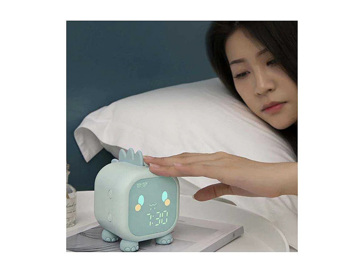 Réveil digital enfant avec veilleuse à intensité variable intégrée