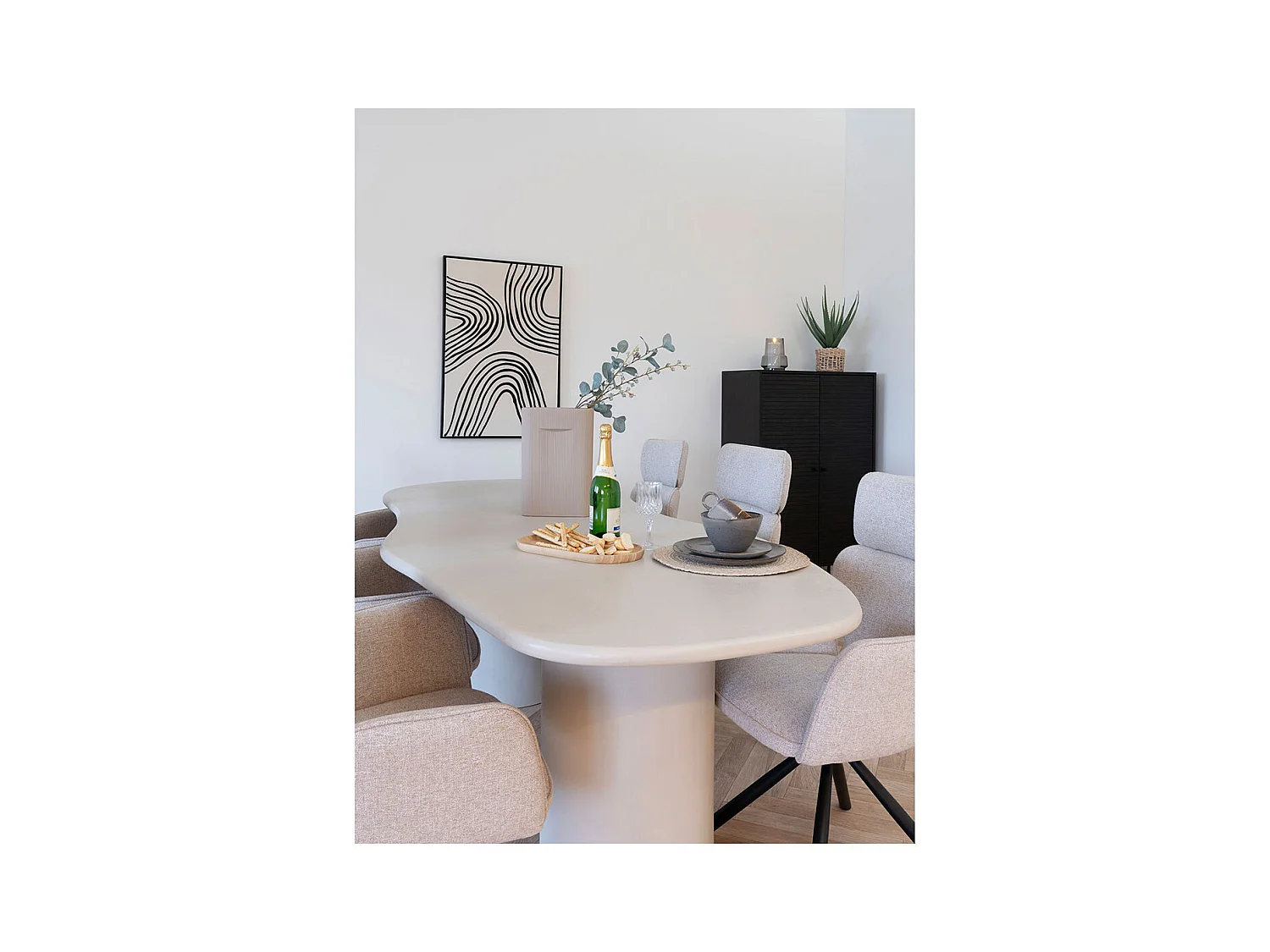 Maranola table à manger décor ciment.