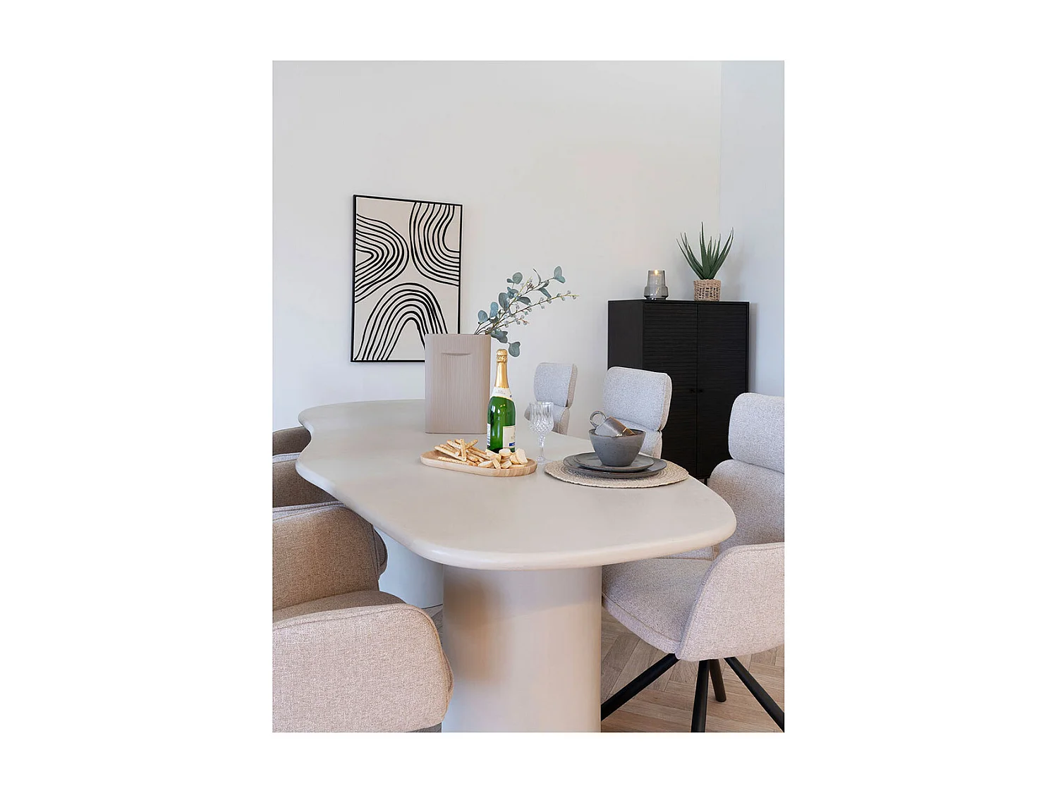 Maranola table à manger décor ciment.