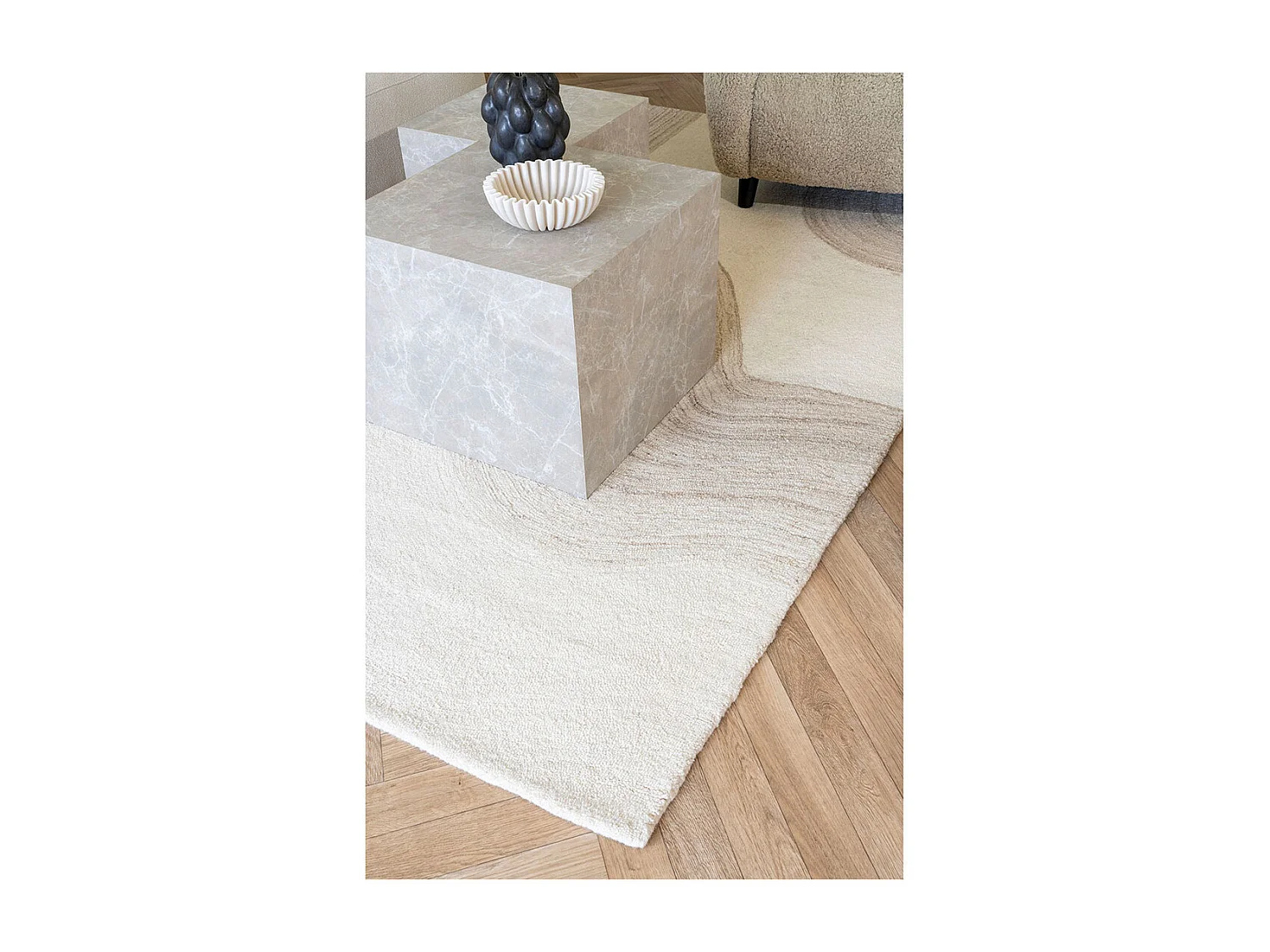 Surat Teppich handgewebt, 200x300cm braun, rohweiß.