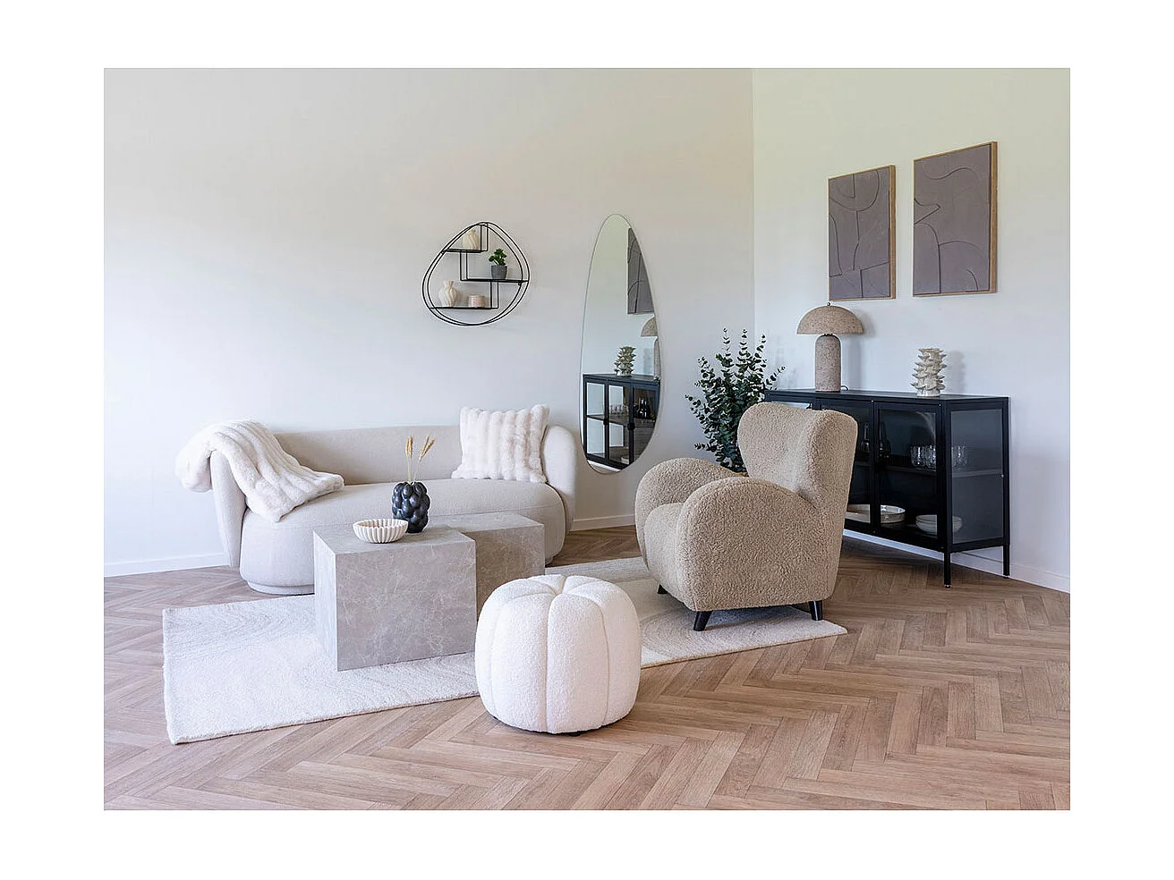 Surat Teppich handgewebt, 200x300cm braun, rohweiß.