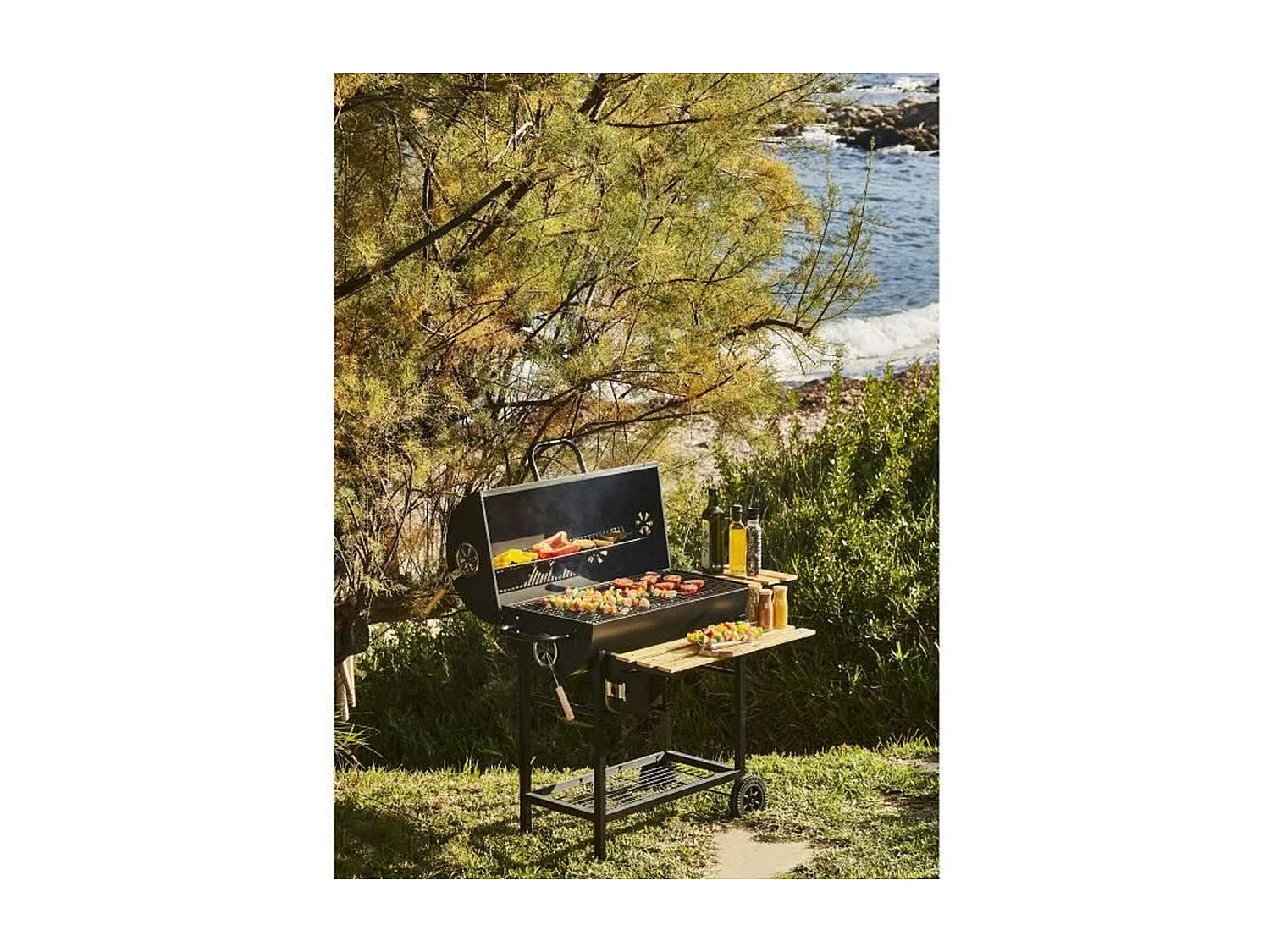 Holzkohlegrill MIKE - Fläche 71 x 35 cm mit FSC-Holzregalen
