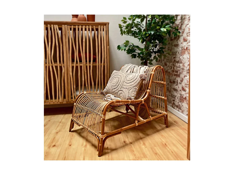 Fauteuil lounge arrondi en rotin naturel tressé – JACKIE