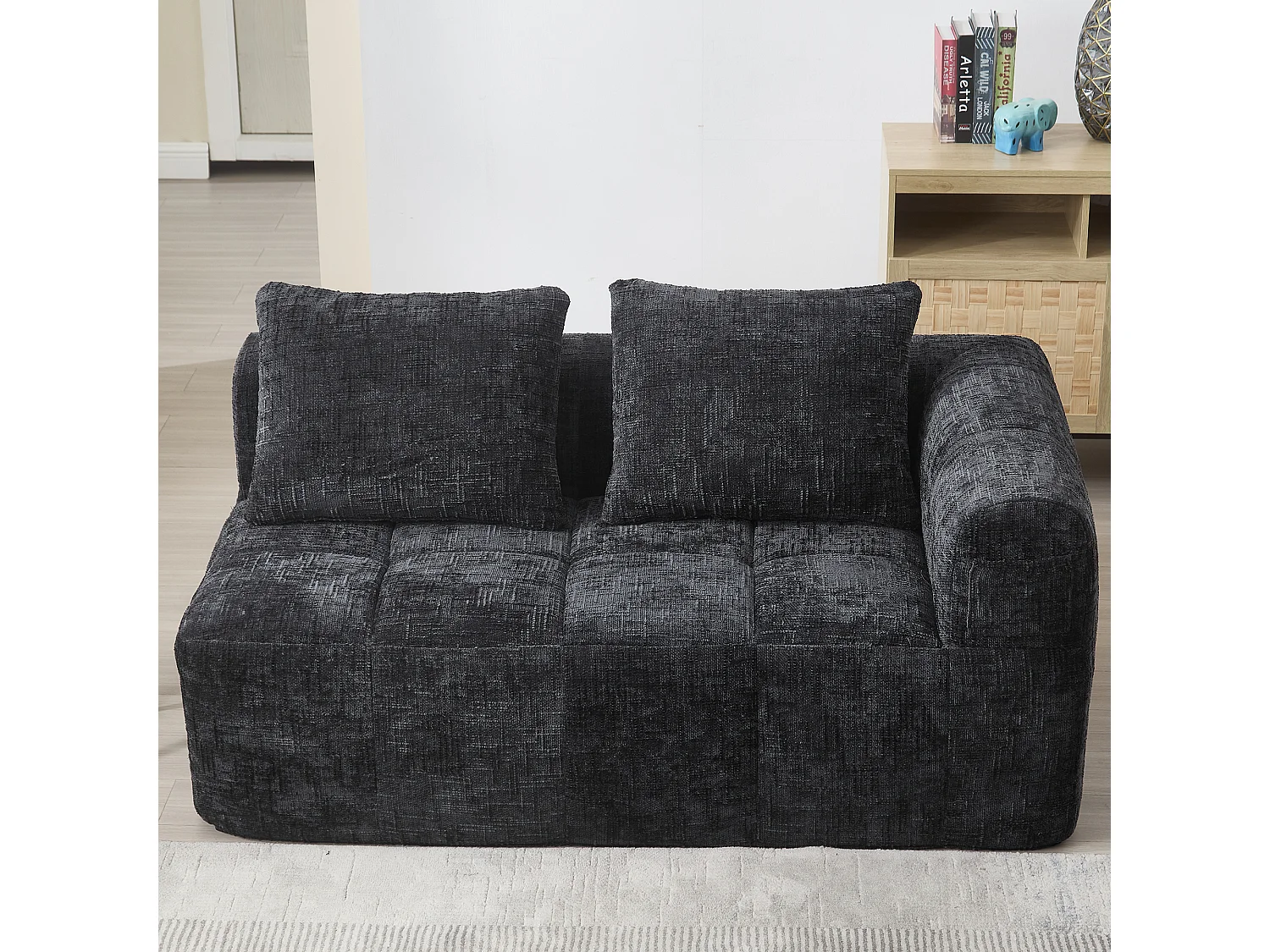 Czarna sofa 2-osobowa - prosta sofa z poduszkami i kieszeniami - szenil - wzór śniegu