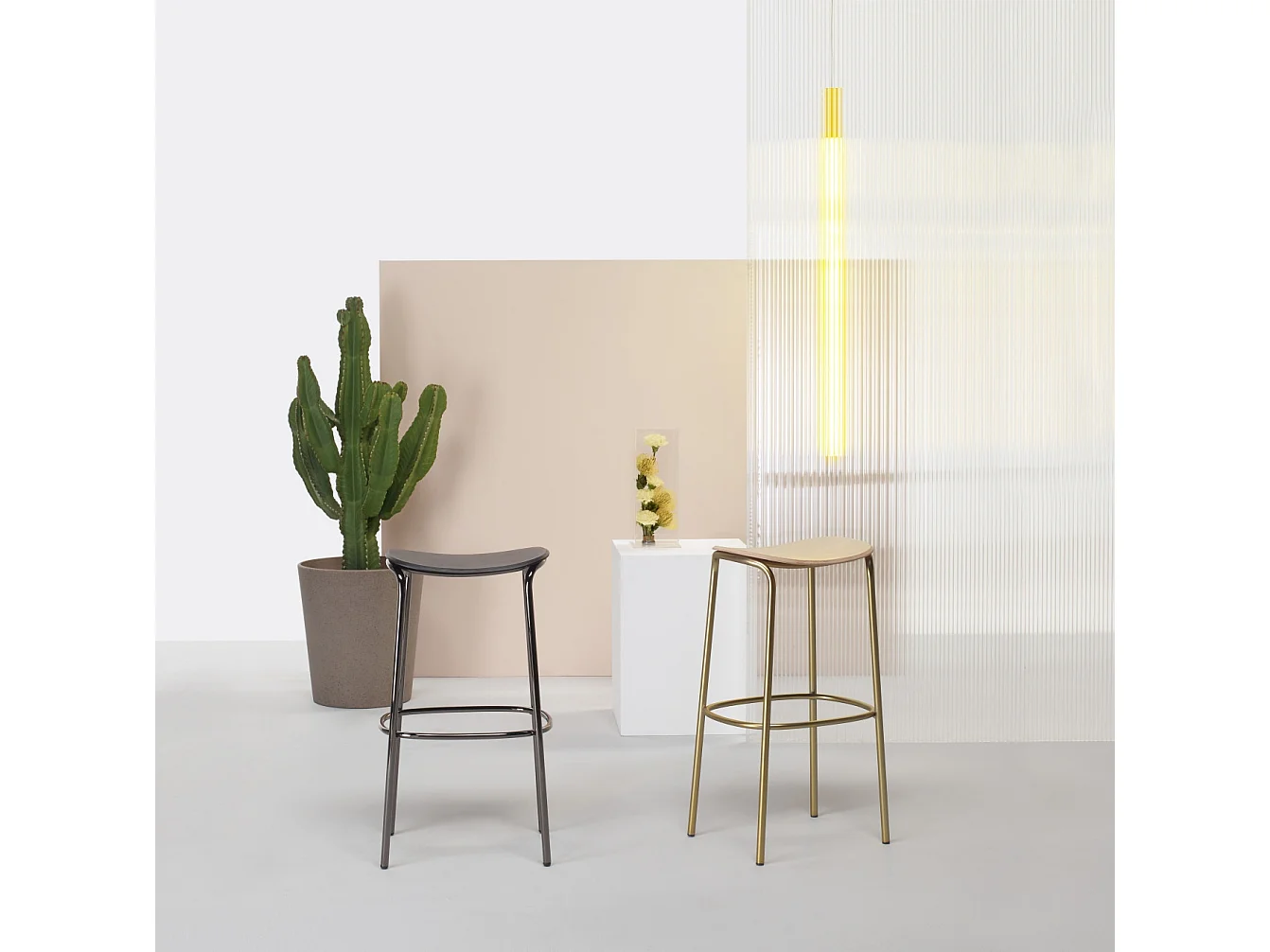 Tabouret métal et assise bois clair Trick - 75 cm