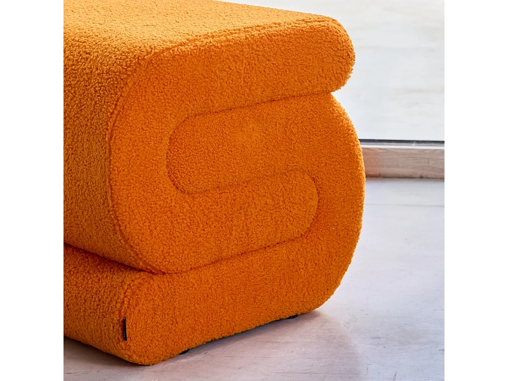 Puff de diseño en borreguito naranja