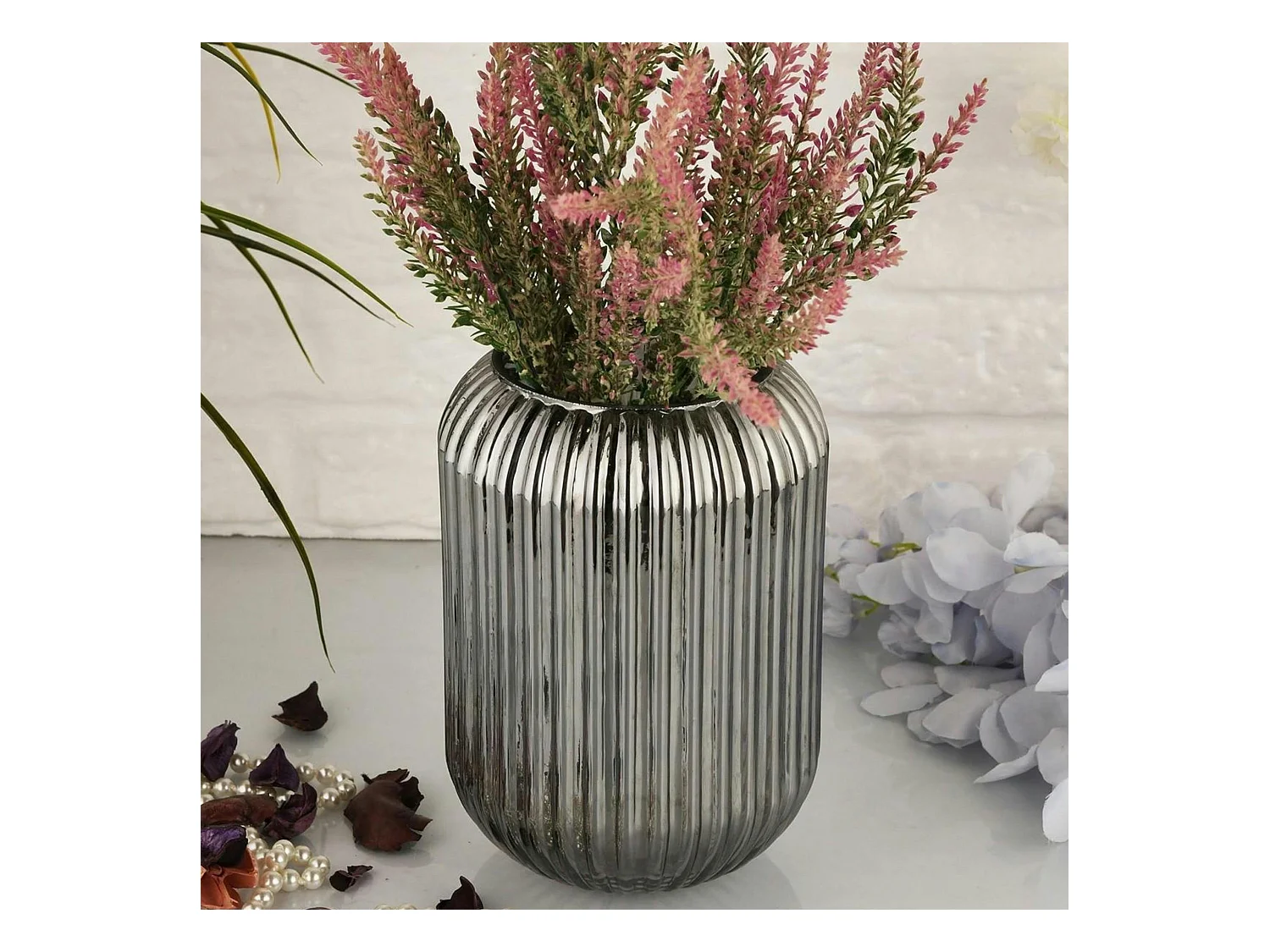 Vase en verre rainuré fumé – style moderne chic