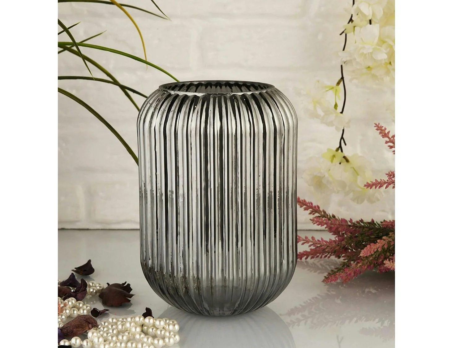 Vase en verre rainuré fumé – style moderne chic