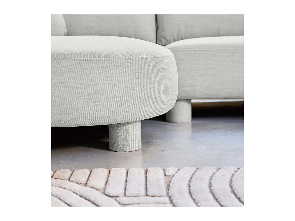 Sofá esquinero izquierdo con patas redondas de 3 plazas gris claro