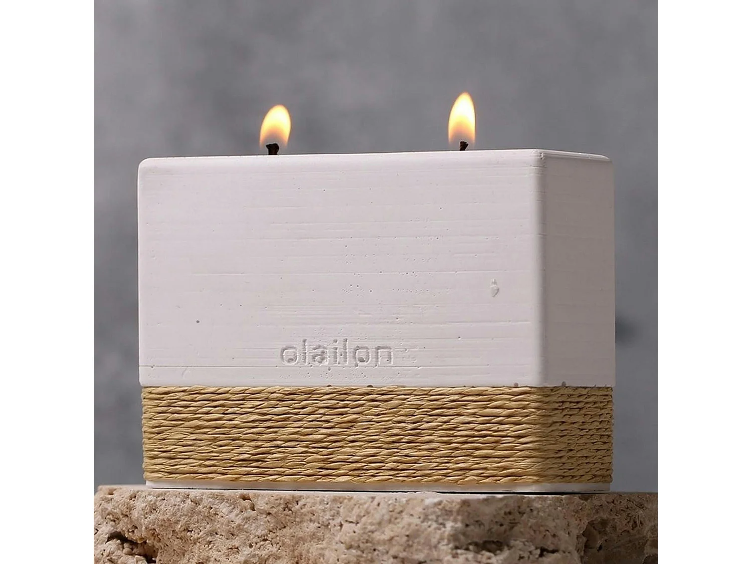 Bougie parfumée blanche 2 mèches – socle corde tressée