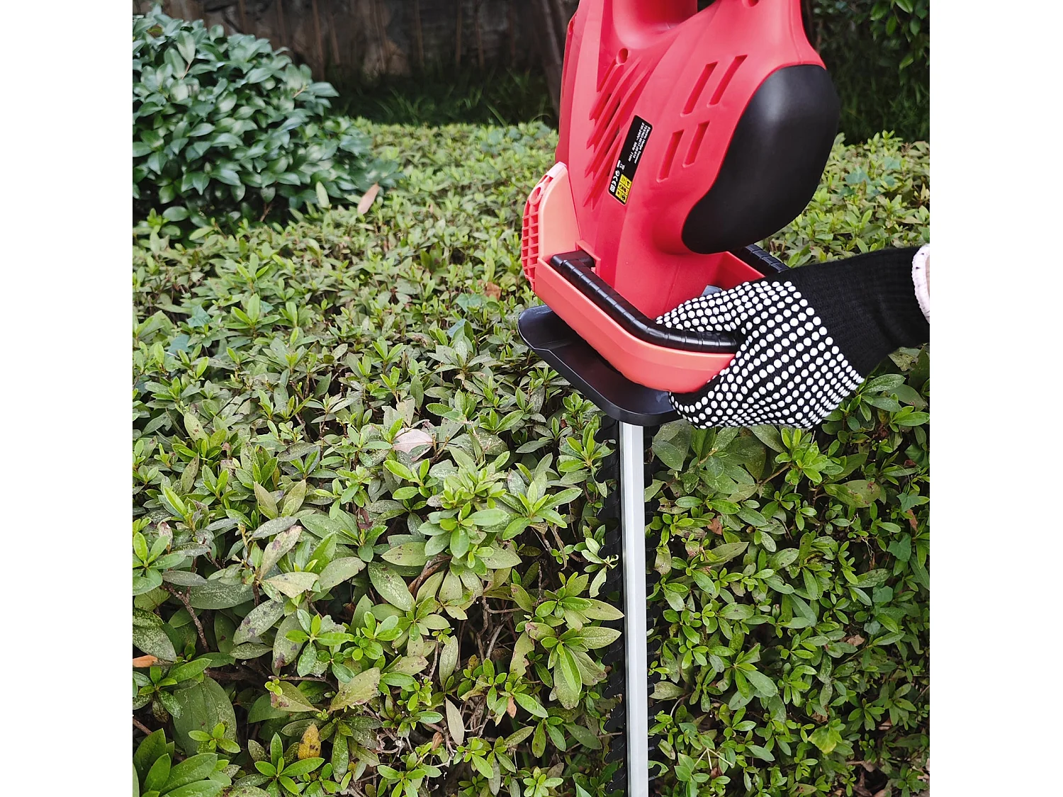Taille-haie électrique 710 W, longueur de lame 610 mm, 1800 tr/min