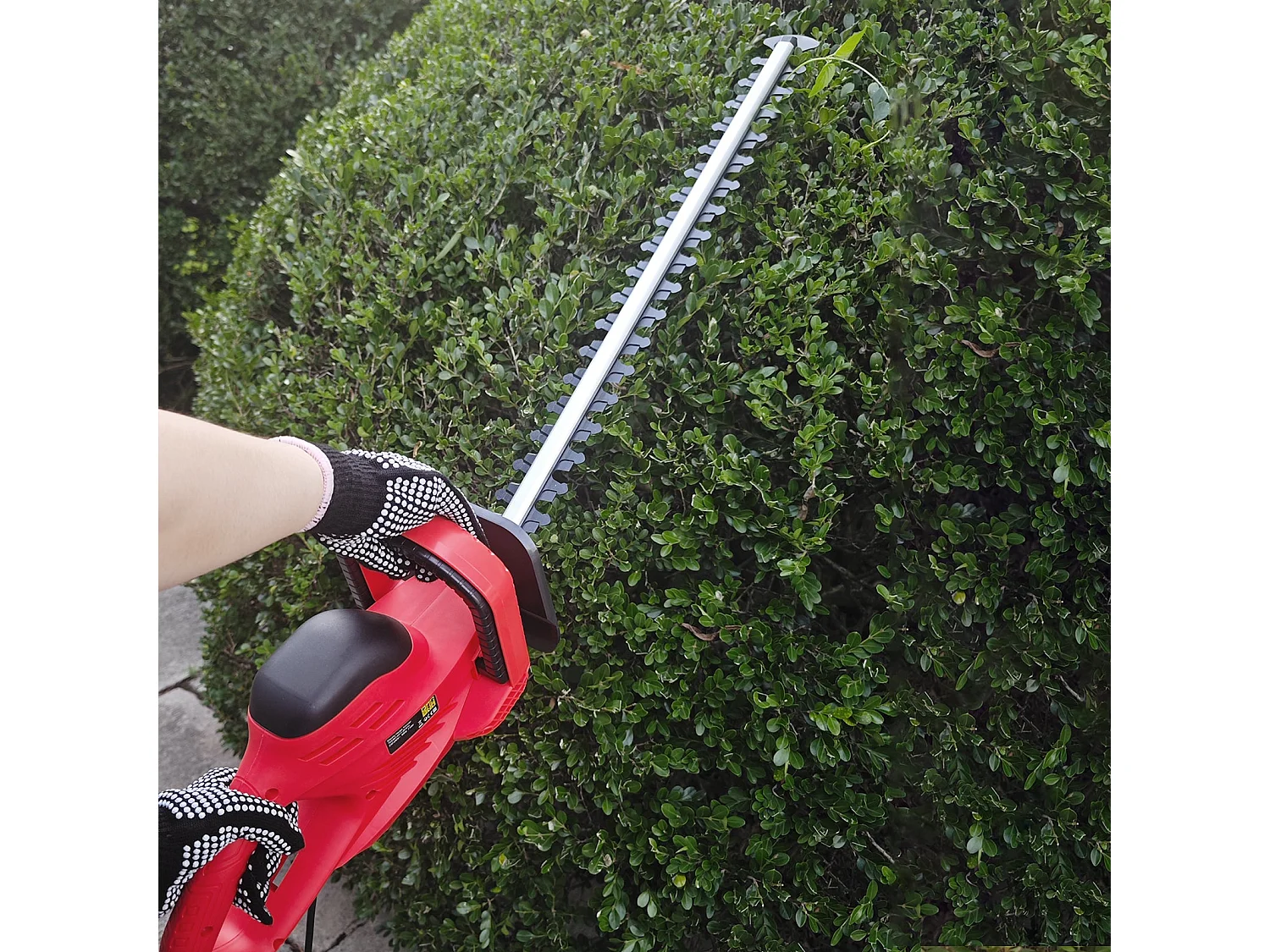 Taille-haie électrique 710 W, longueur de lame 610 mm, 1800 tr/min