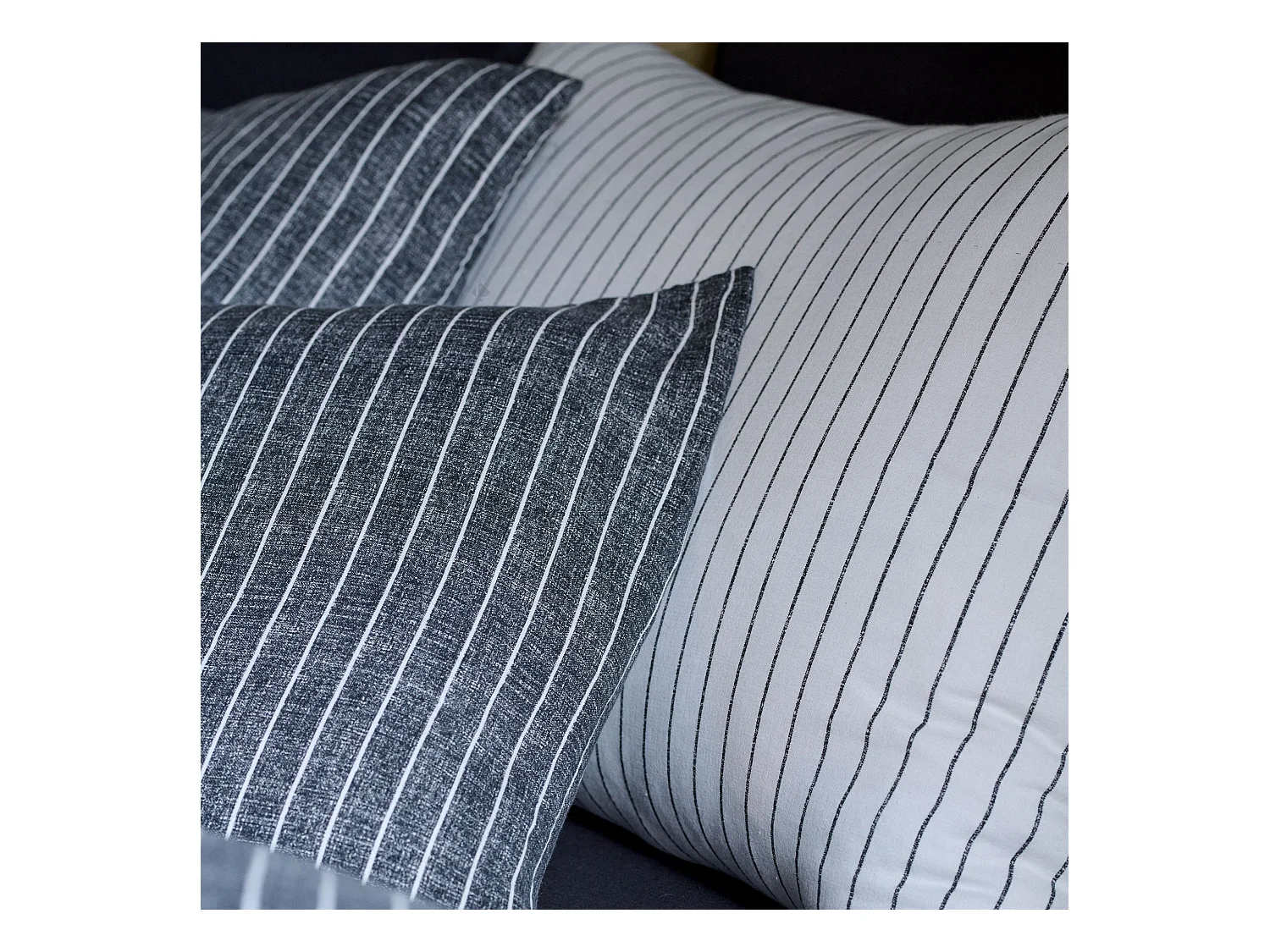 Drap plat mousseline de coton 270x300 cm LANA à rayures noir caviar